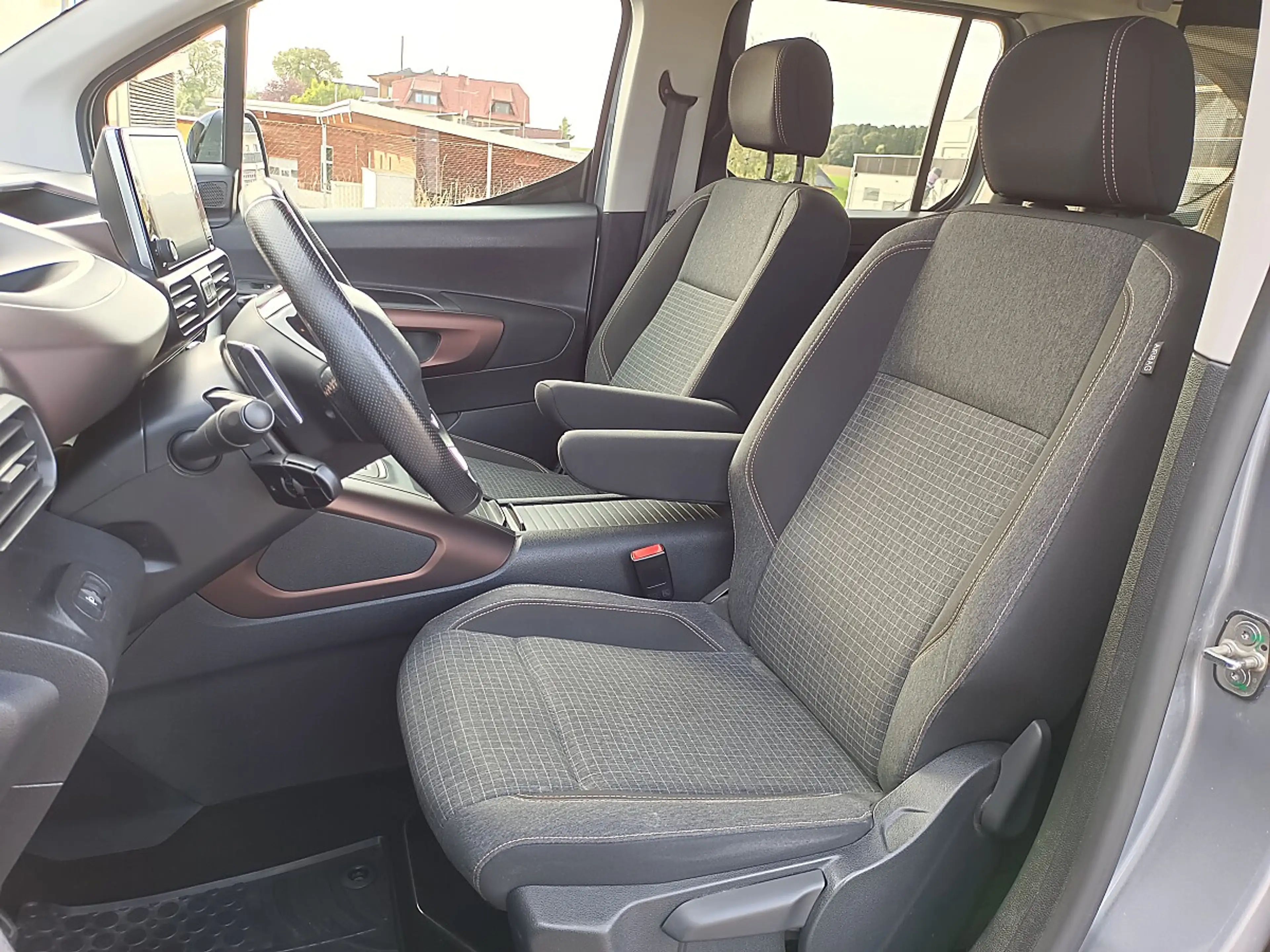 Peugeot Rifter 1.5 BlueHDi 130 FAP Allure Lang Start&Stop GT-L... — photo 9