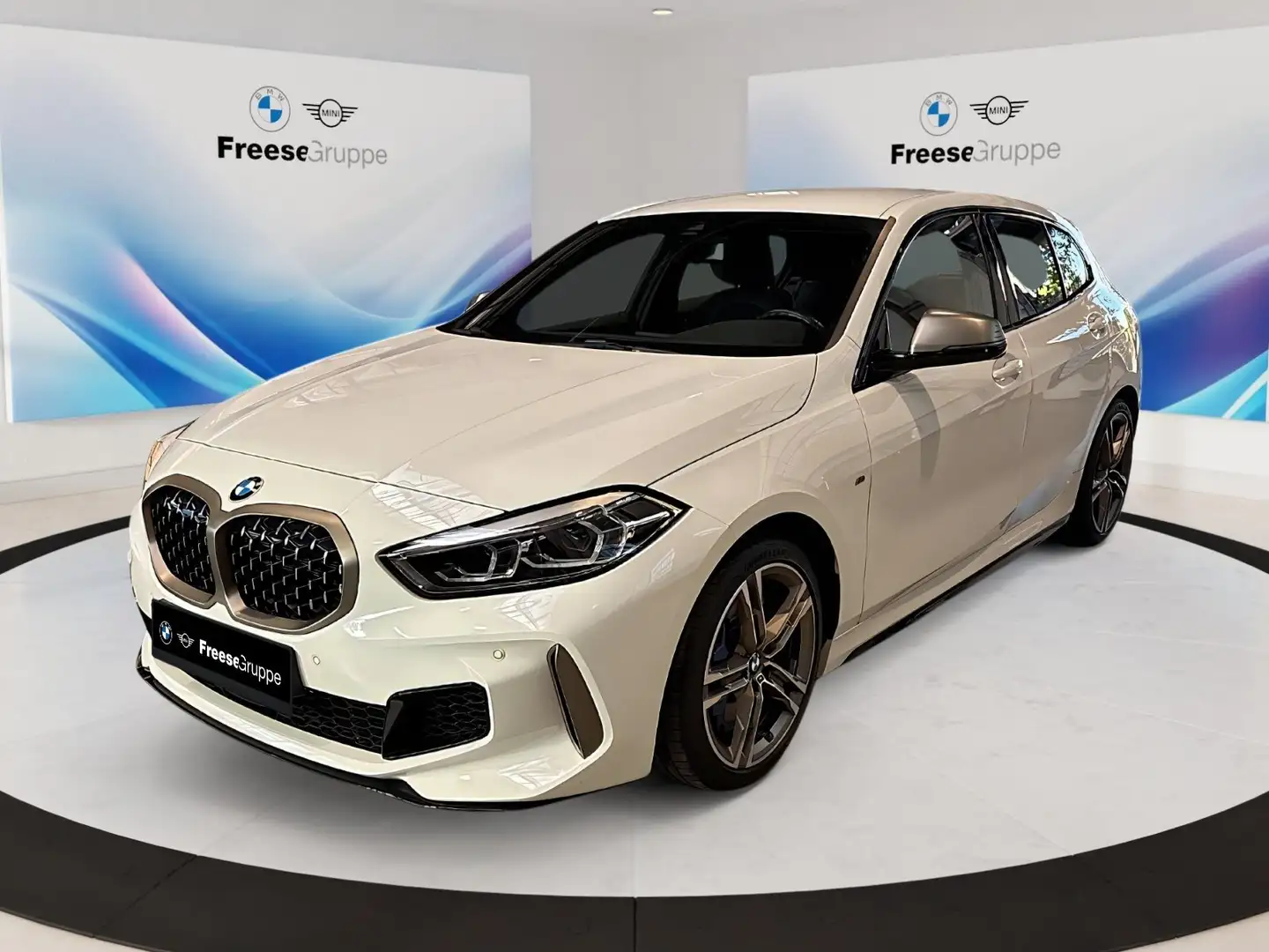 BMW 135 M135i xDrive HiFi DAB LED WLAN Tempomat Shz PDC Weiß - 1