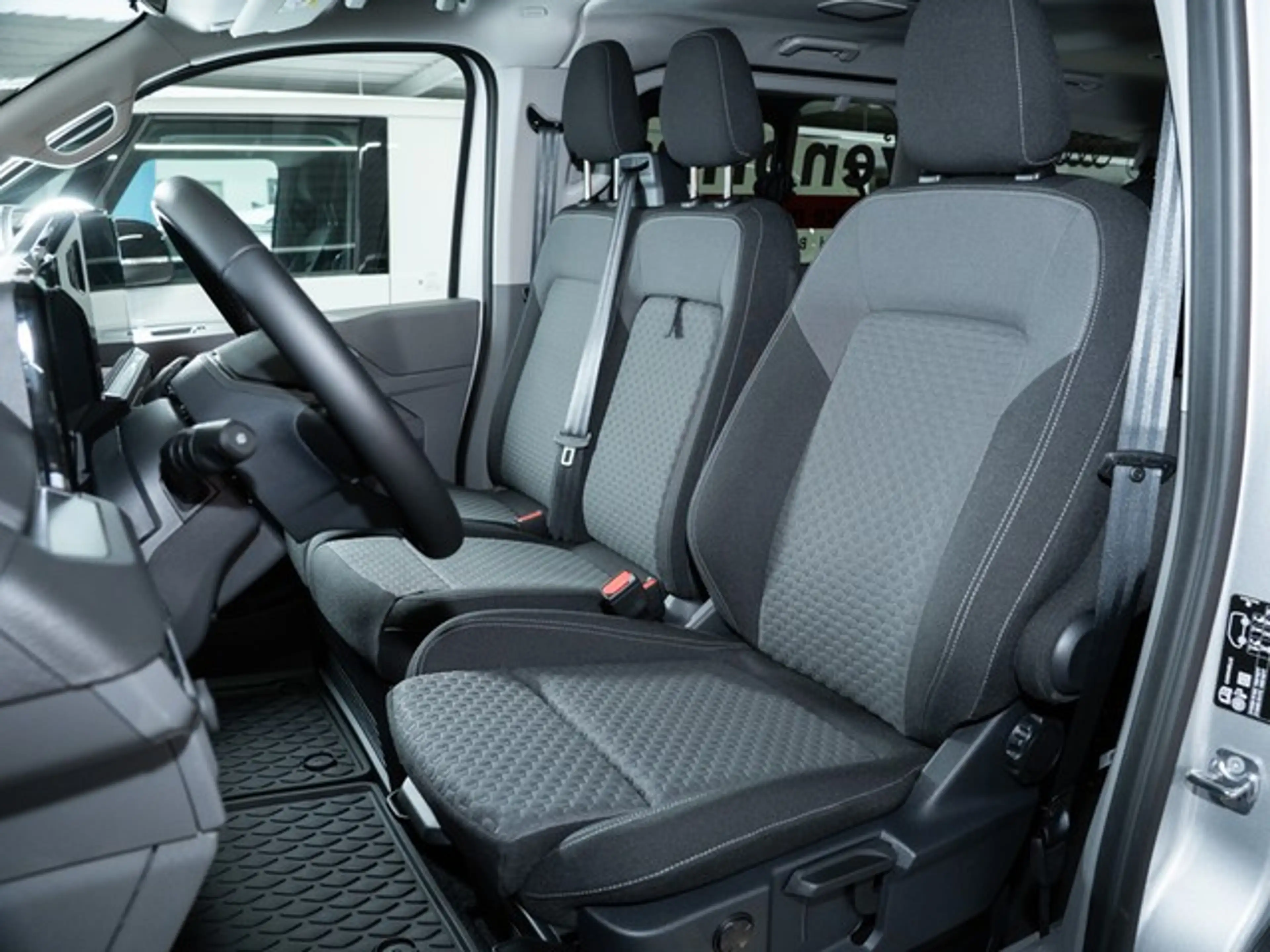 Volkswagen T7 Caravelle Style LR TDI DSG 9-Sitzer AHK — photo 6