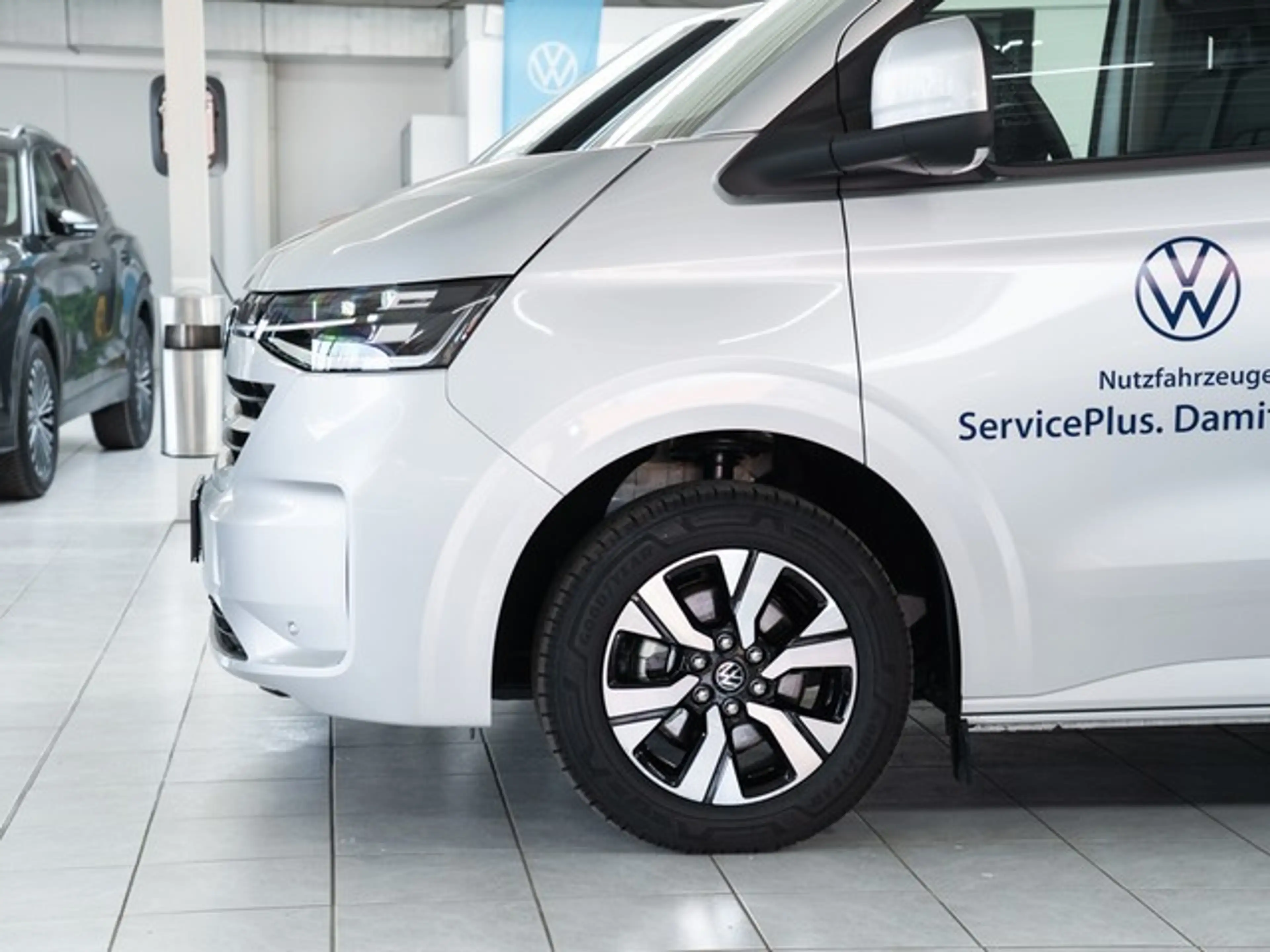 Volkswagen T7 Caravelle Style LR TDI DSG 9-Sitzer AHK — photo 3