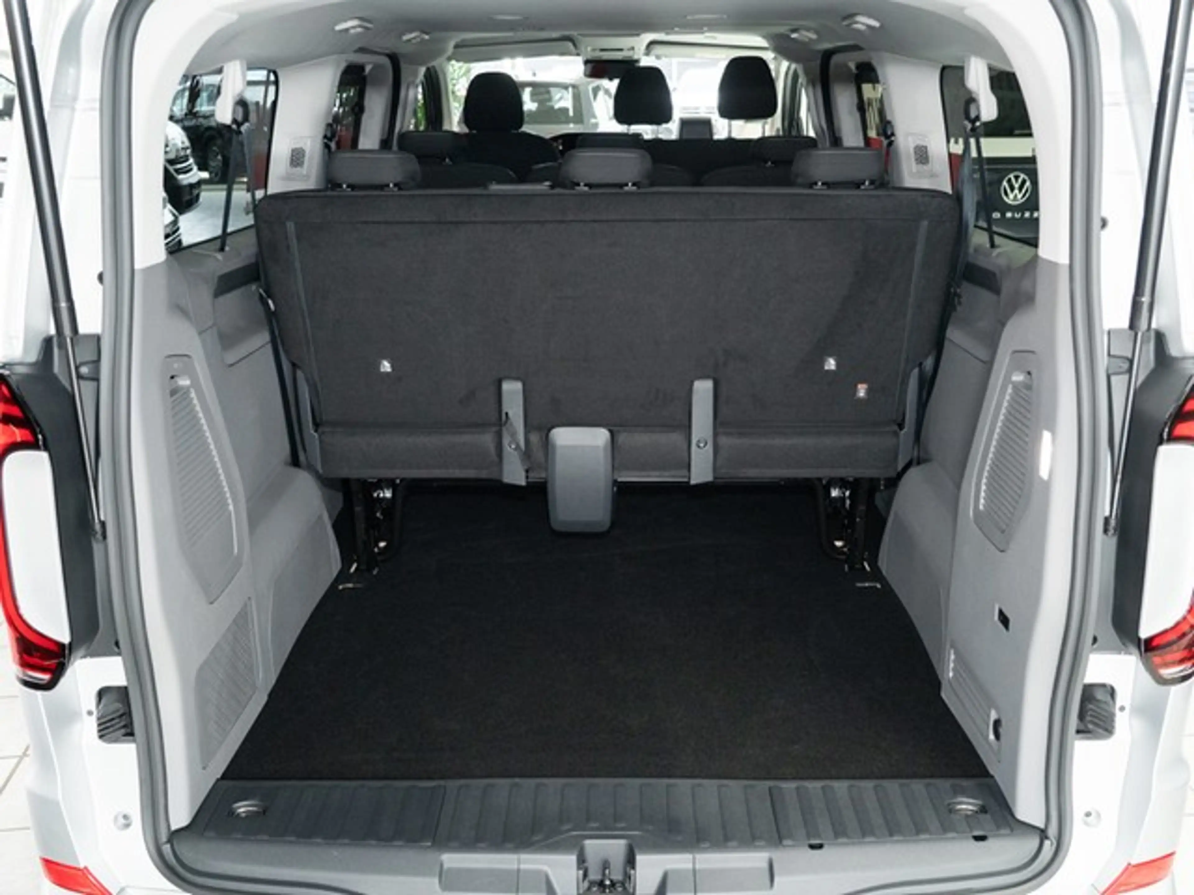 Volkswagen T7 Caravelle Style LR TDI DSG 9-Sitzer AHK — photo 4