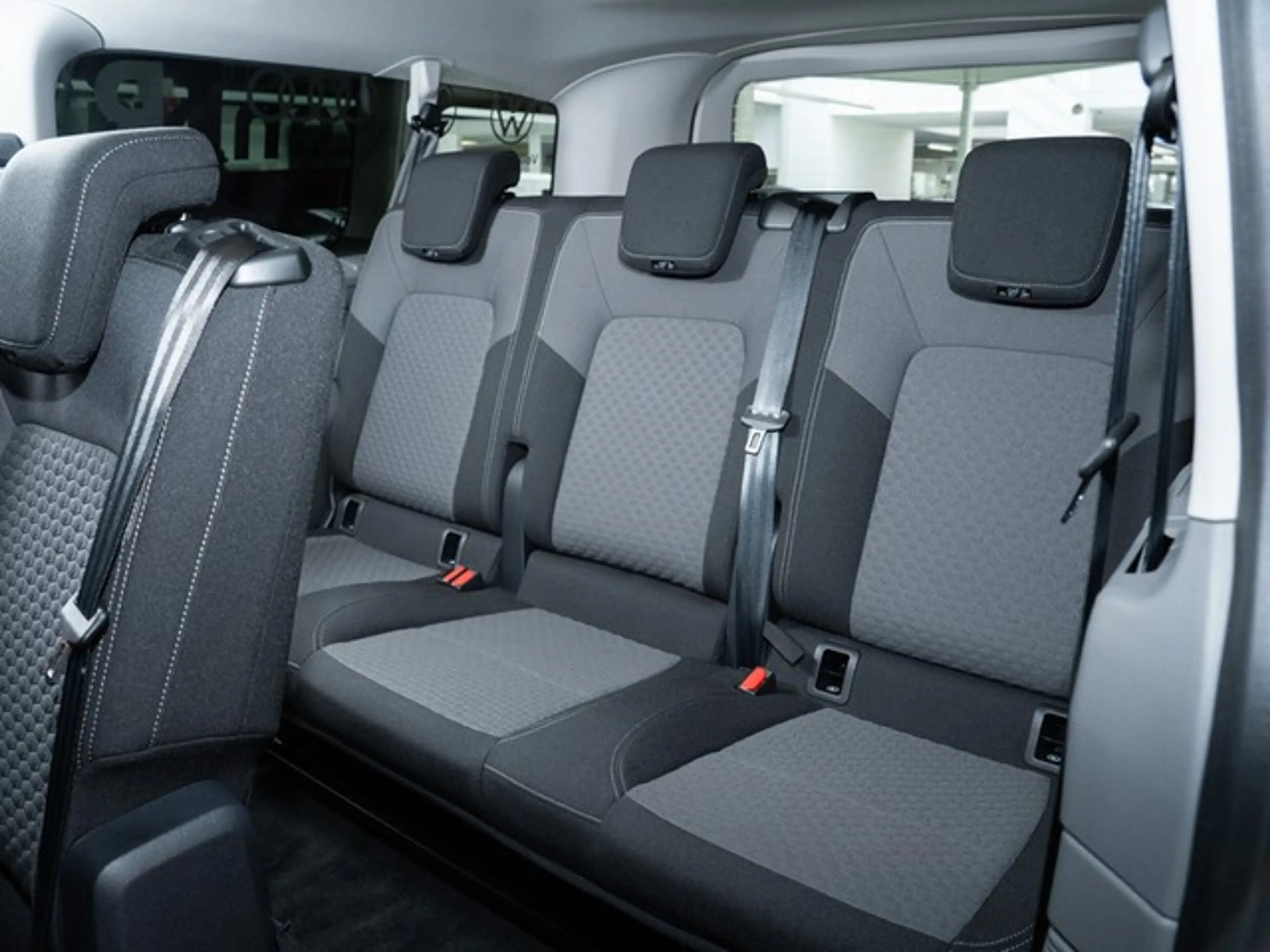 Volkswagen T7 Caravelle Style LR TDI DSG 9-Sitzer AHK — photo 8