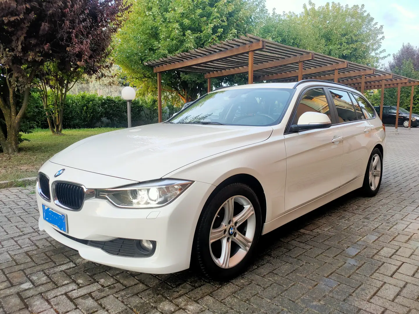 BMW 318 Serie 3 F31 2012 Touring 318d Touring Luxury Bianco - 1