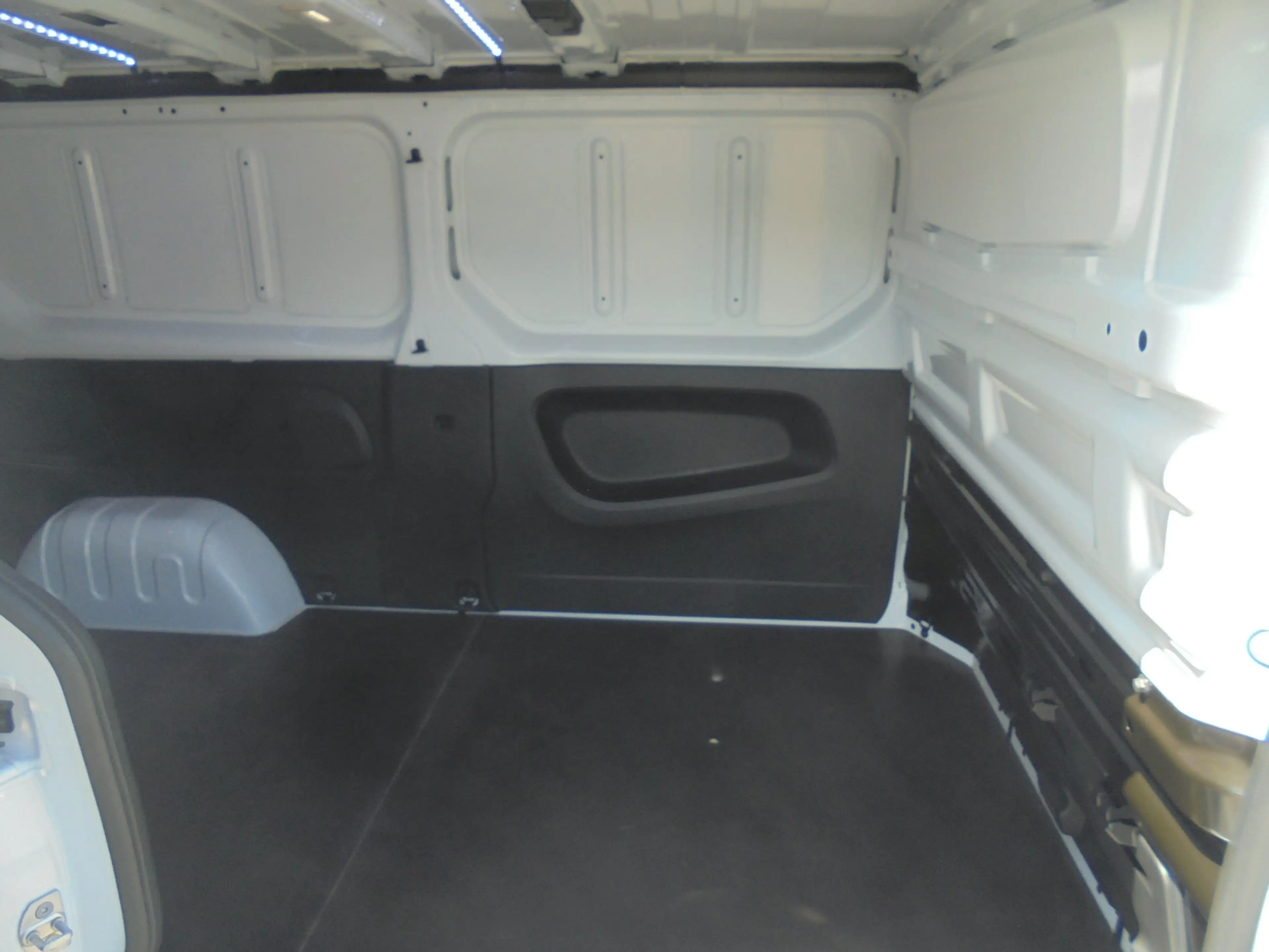 Nissan Primastar Kasten N-Connecta L2H1 6MT dci130 3,0t Navi — photo 9