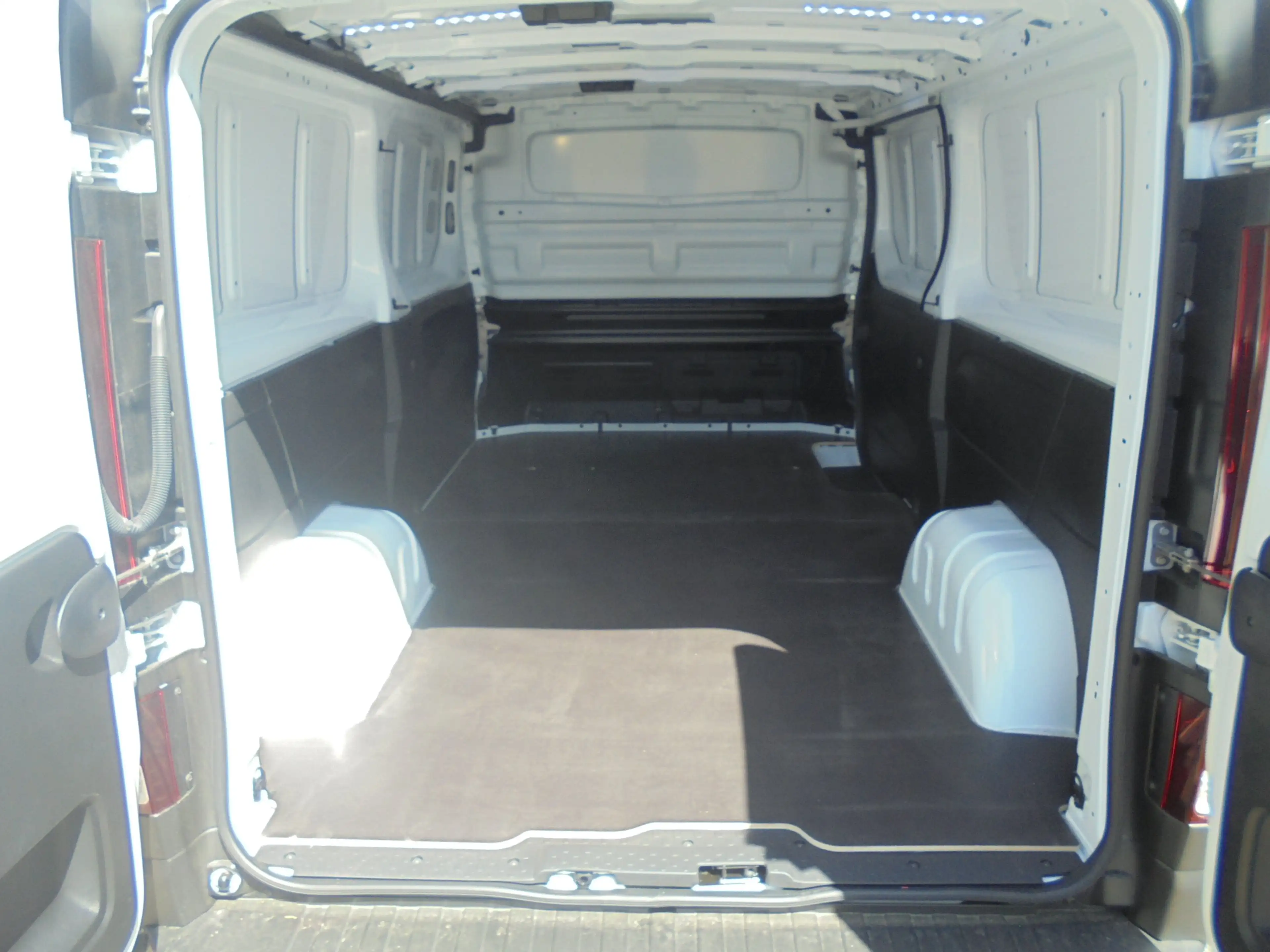 Nissan Primastar Kasten N-Connecta L2H1 6MT dci130 3,0t Navi — photo 8