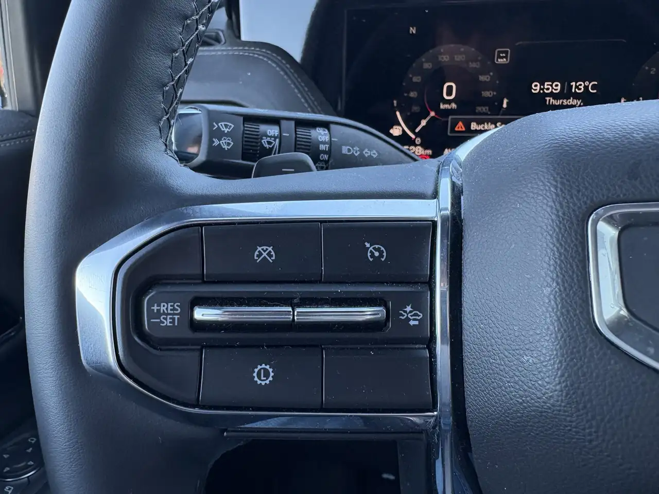 GMC Yukon снимка GMC Yukon