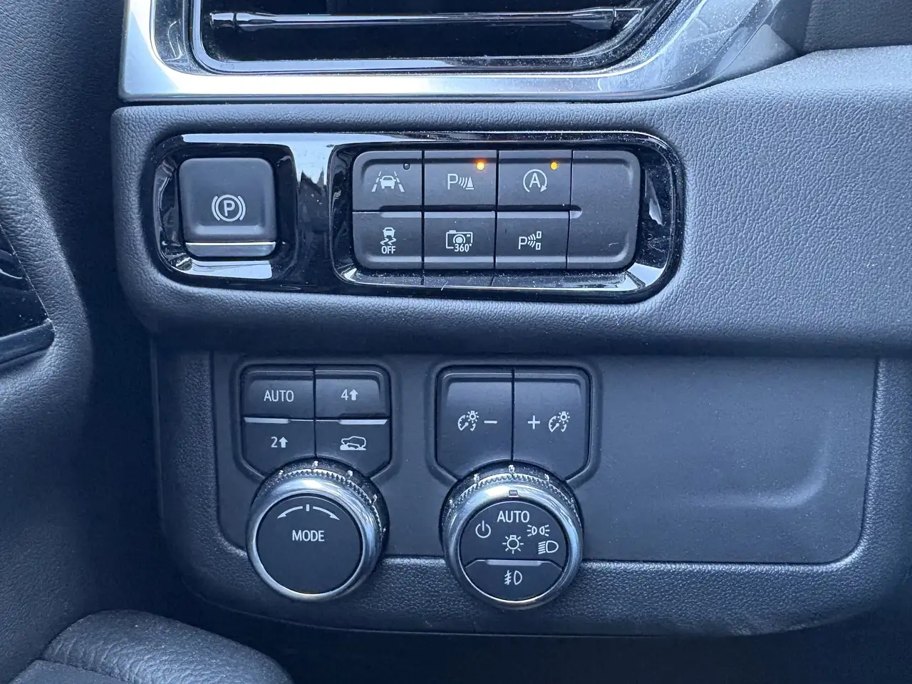 GMC Yukon снимка GMC Yukon
