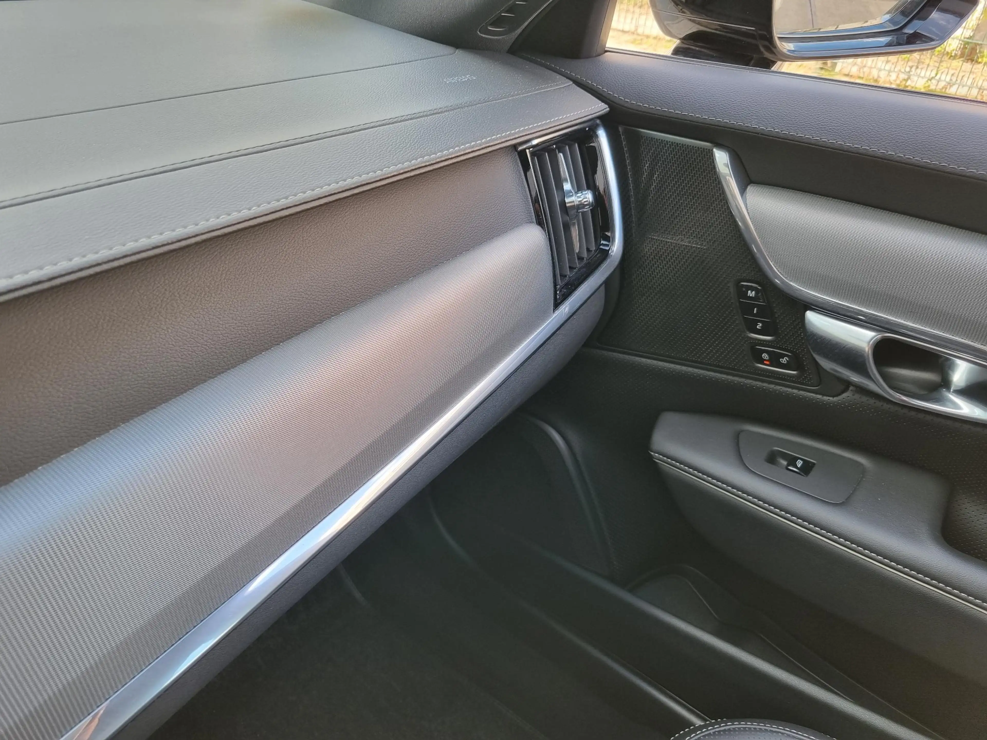Volvo V90 2.0 T6 Plug-in hybrid AWD Ultra Dark LEER / PANORA — photo 17