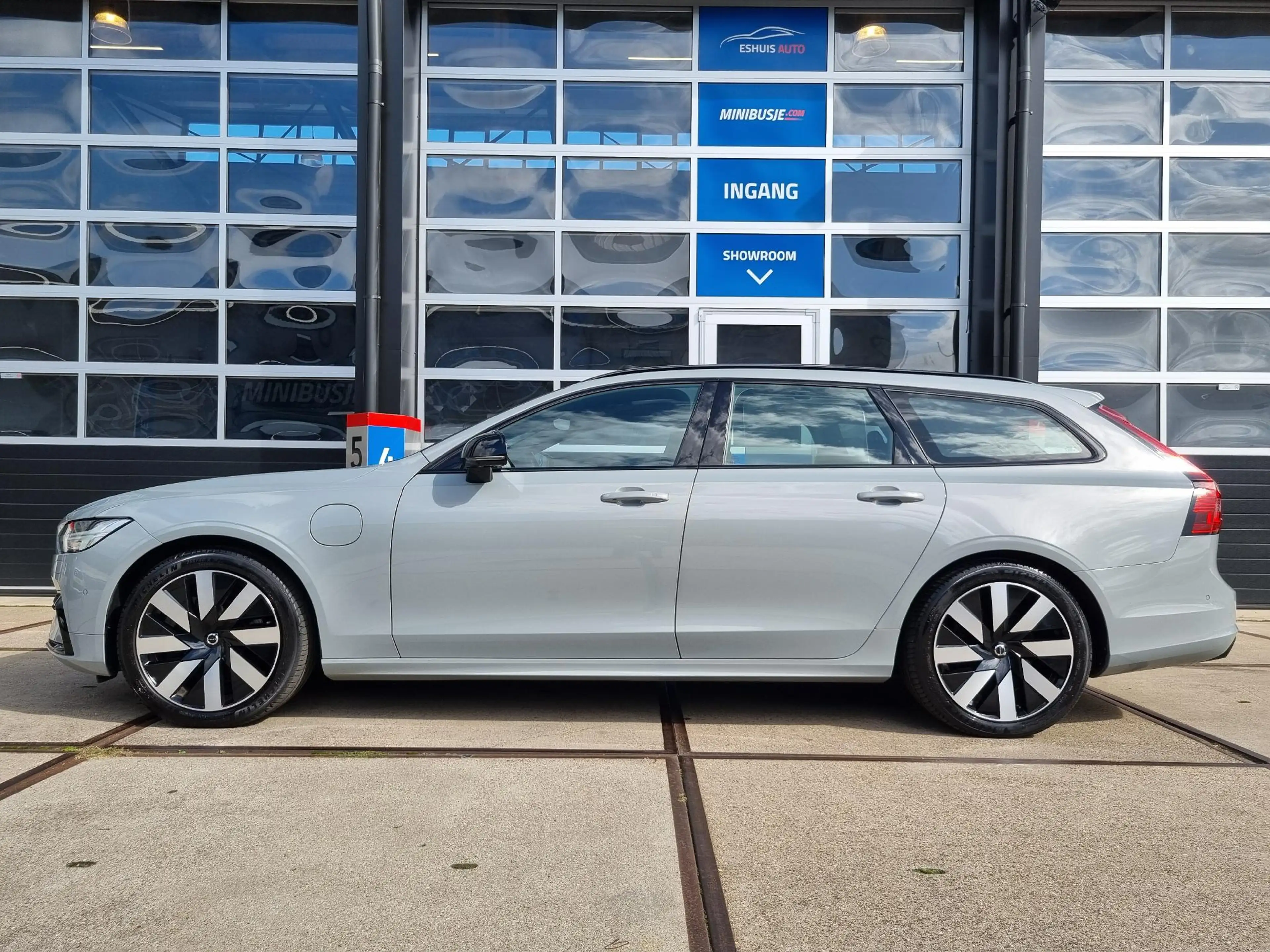 Volvo V90 2.0 T6 Plug-in hybrid AWD Ultra Dark LEER / PANORA — photo 2