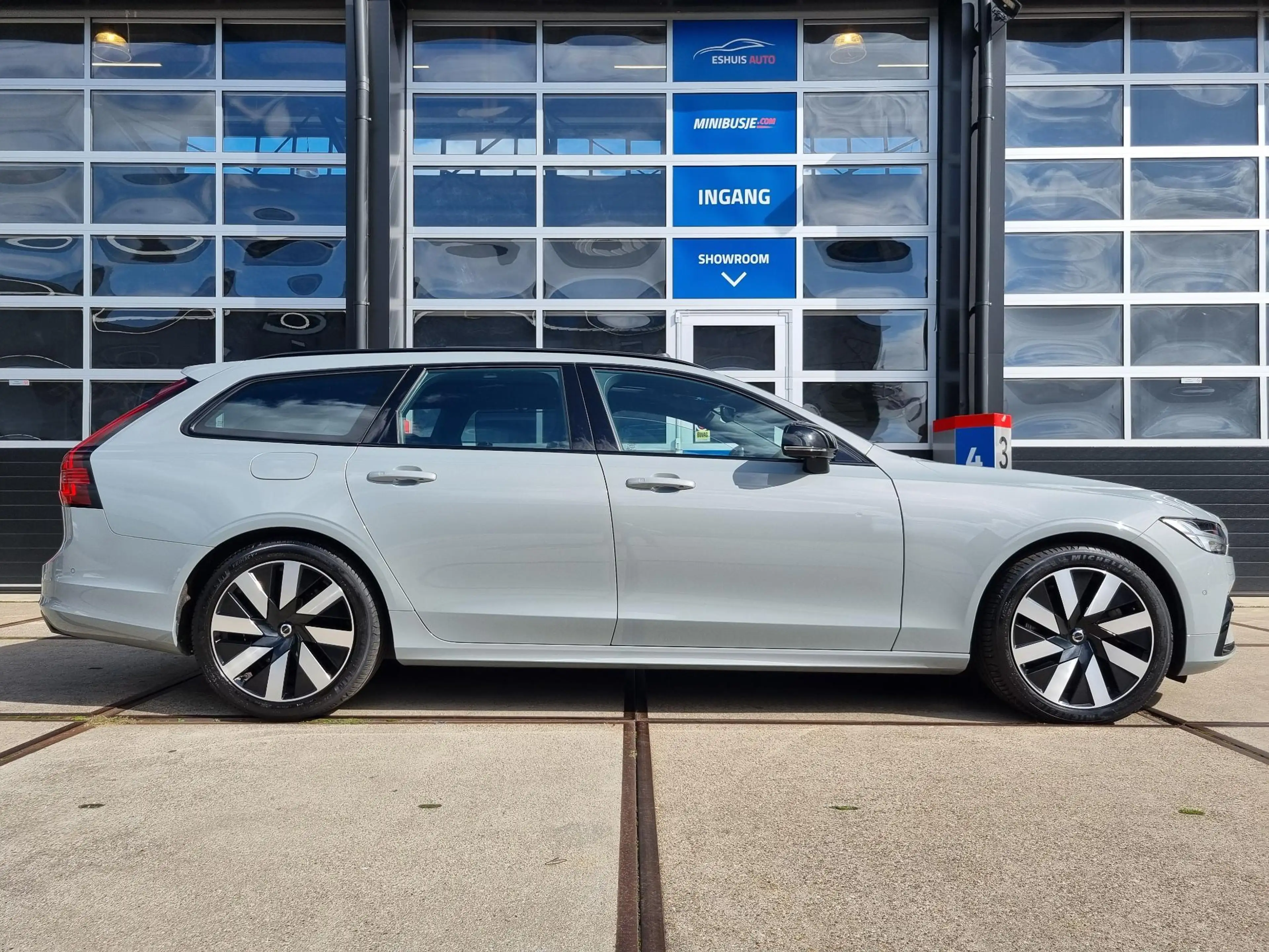 Volvo V90 2.0 T6 Plug-in hybrid AWD Ultra Dark LEER / PANORA — photo 4