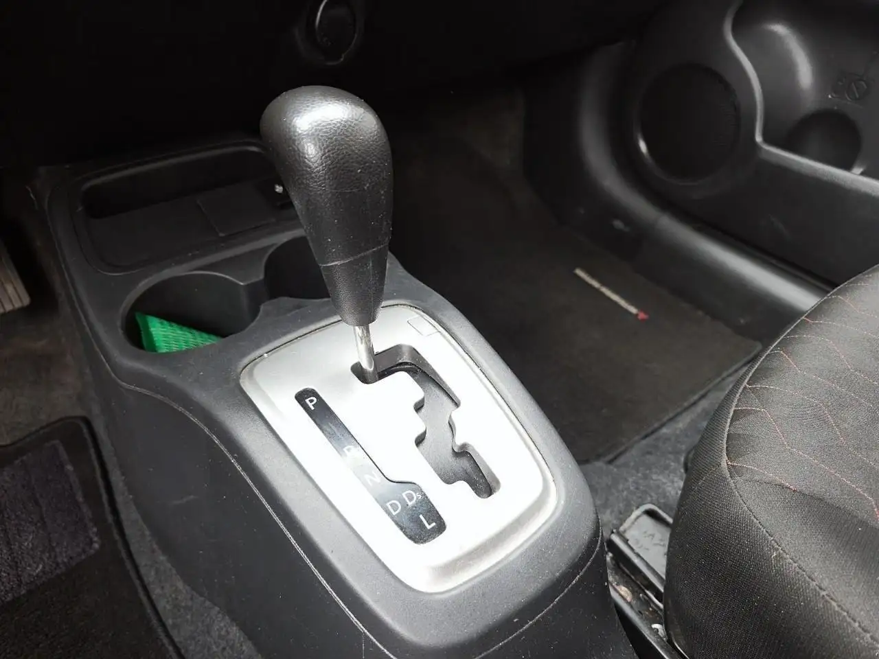 Mitsubishi Mirage снимка Mitsubishi Mirage