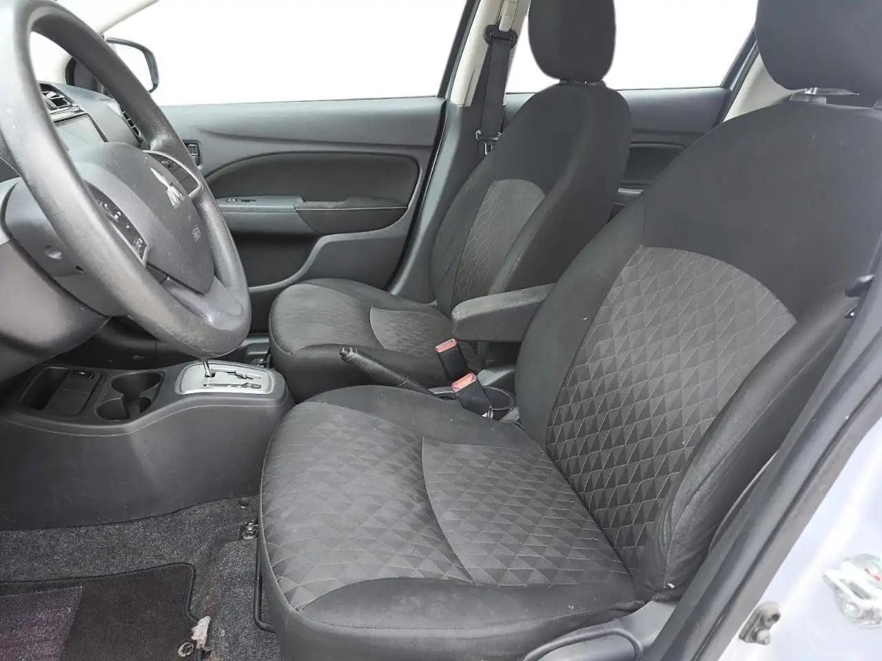 Mitsubishi Mirage снимка Mitsubishi Mirage