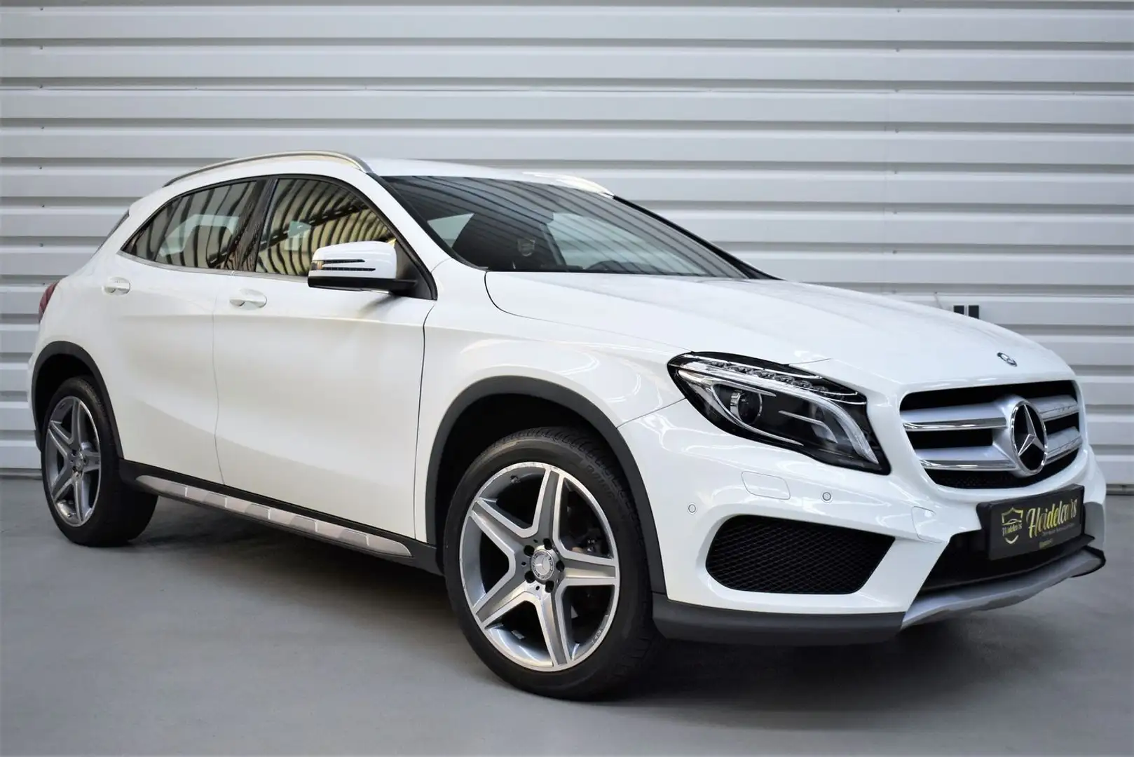 Mercedes-Benz GLA 200 AMG Line LED*NAVI*8FACH*SH*PDC Weiß - 1