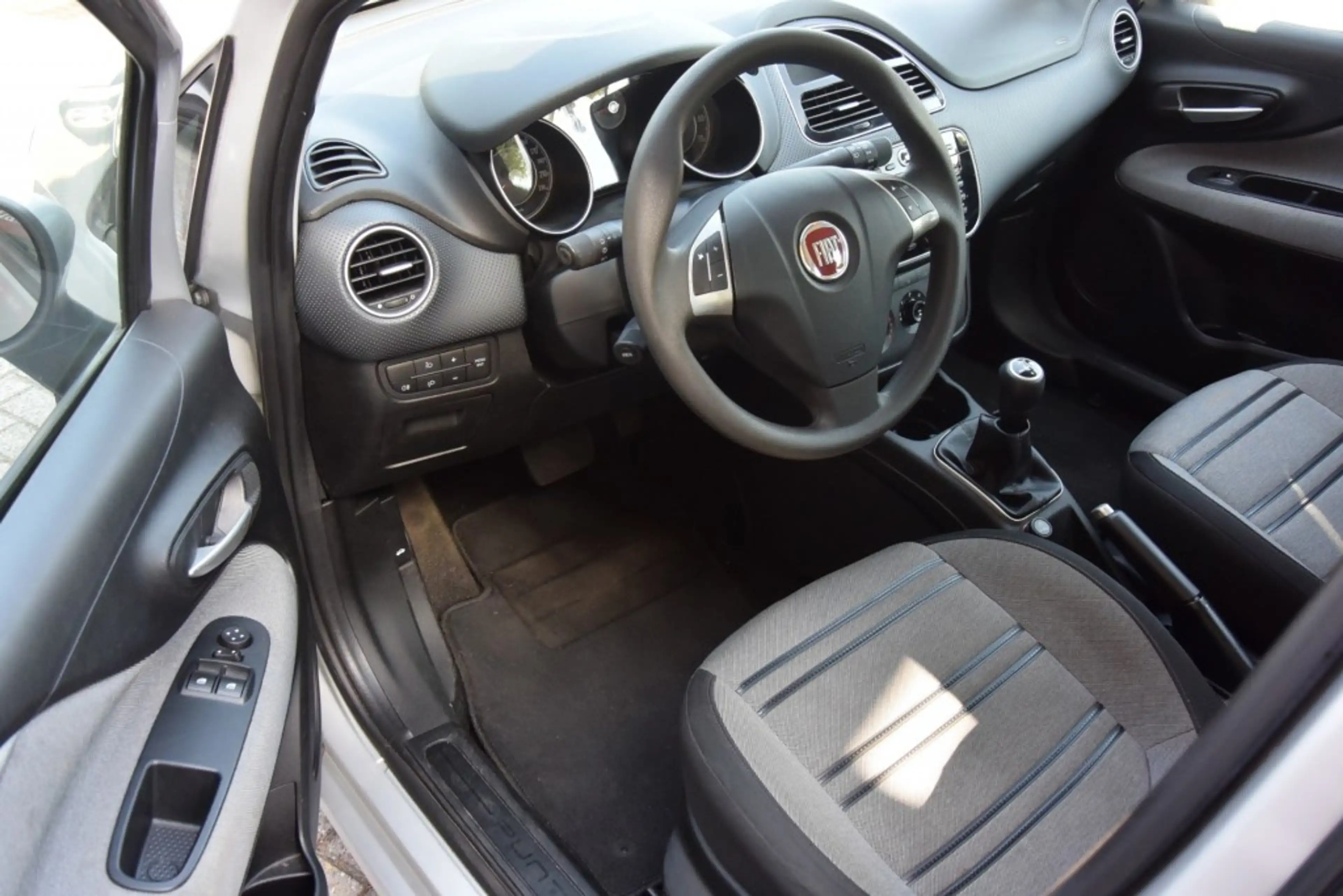 Fiat Punto 1.4 Dynamic AUTOMAAT — photo 11