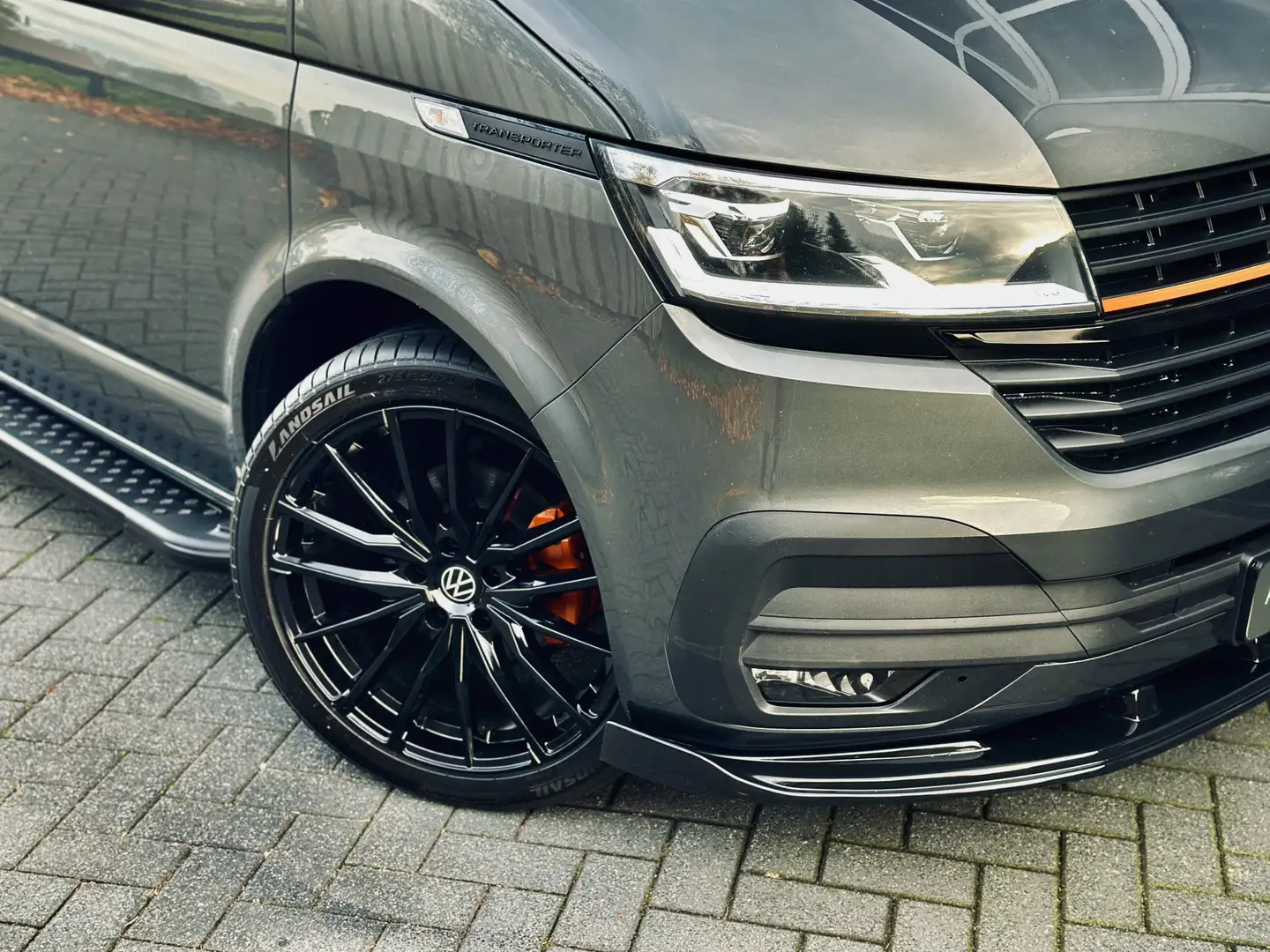 Volkswagen T6.1 Transporter 2.0 TDI 150pk | DSG | Automaat | Exlusive | Lang | Gris - 2