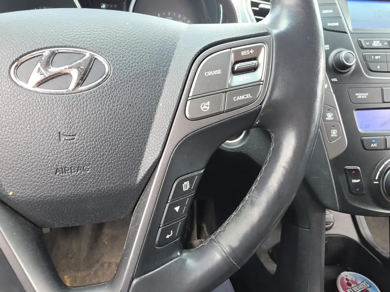 Hyundai SANTA FE photo Hyundai SANTA FE