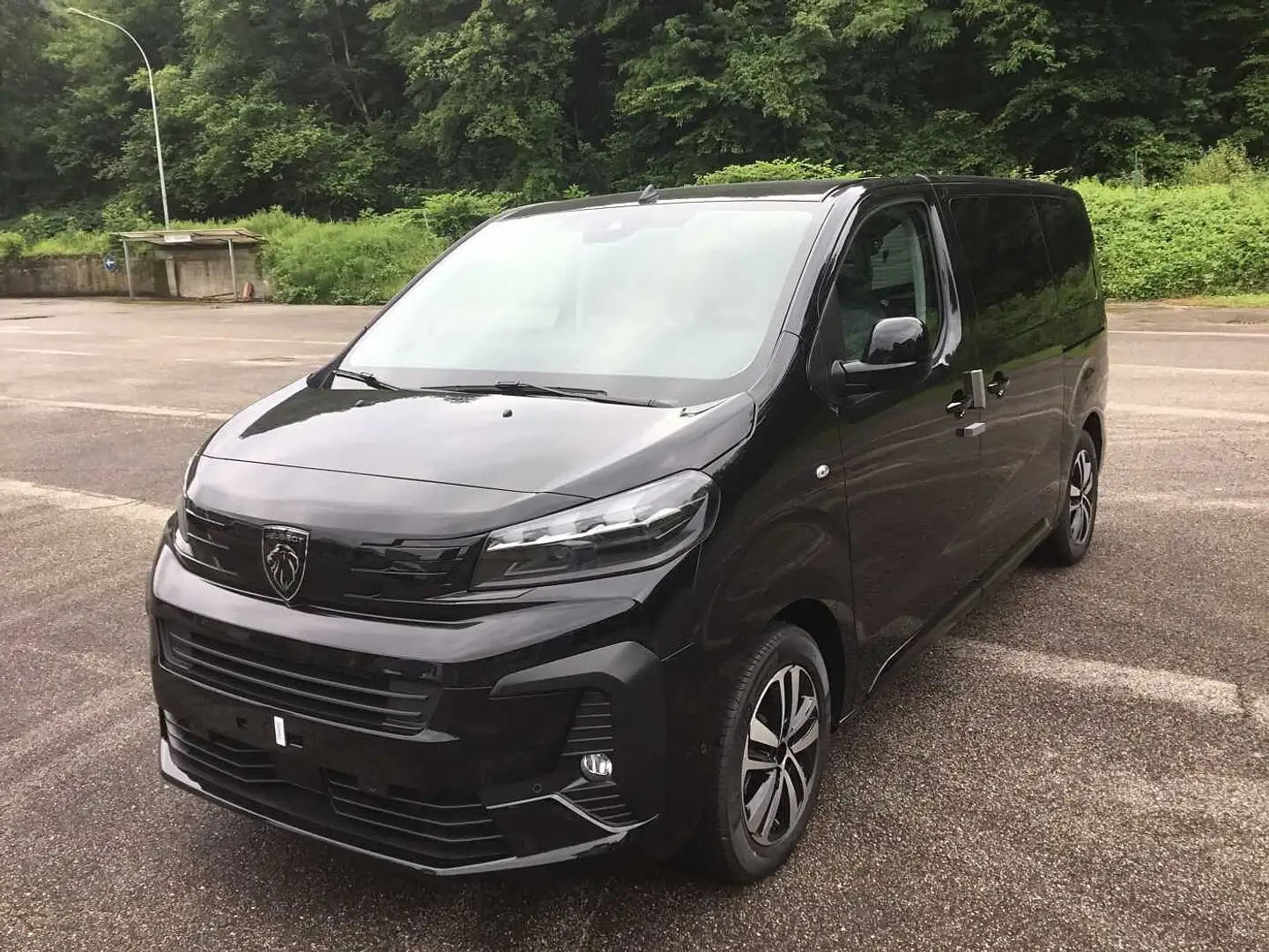 Peugeot Traveller Business 2.0 HDi 180 cv - Km Zero Zwart - 1