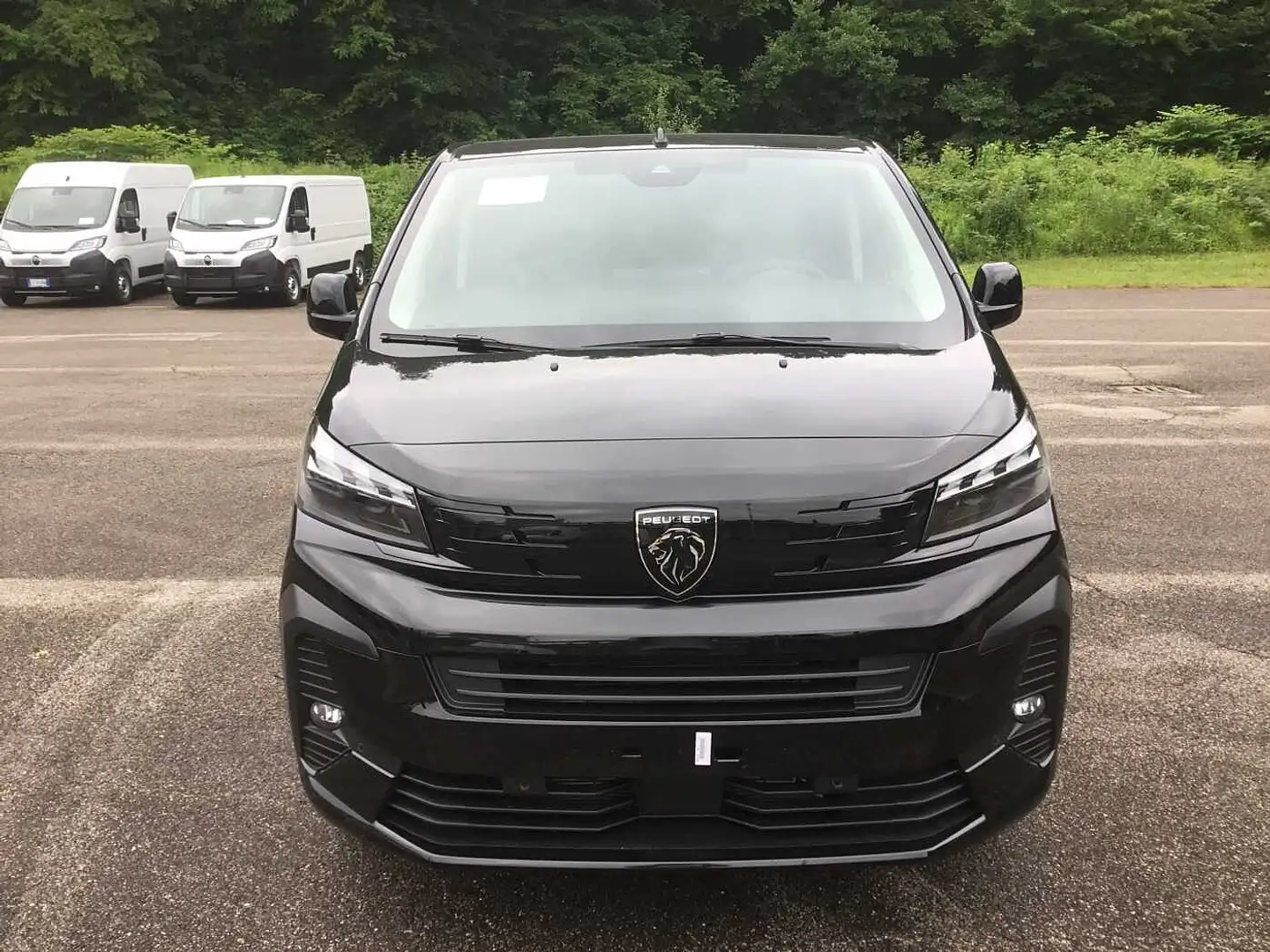 Peugeot Traveller Business 2.0 HDi 180 cv - Km Zero Zwart - 2