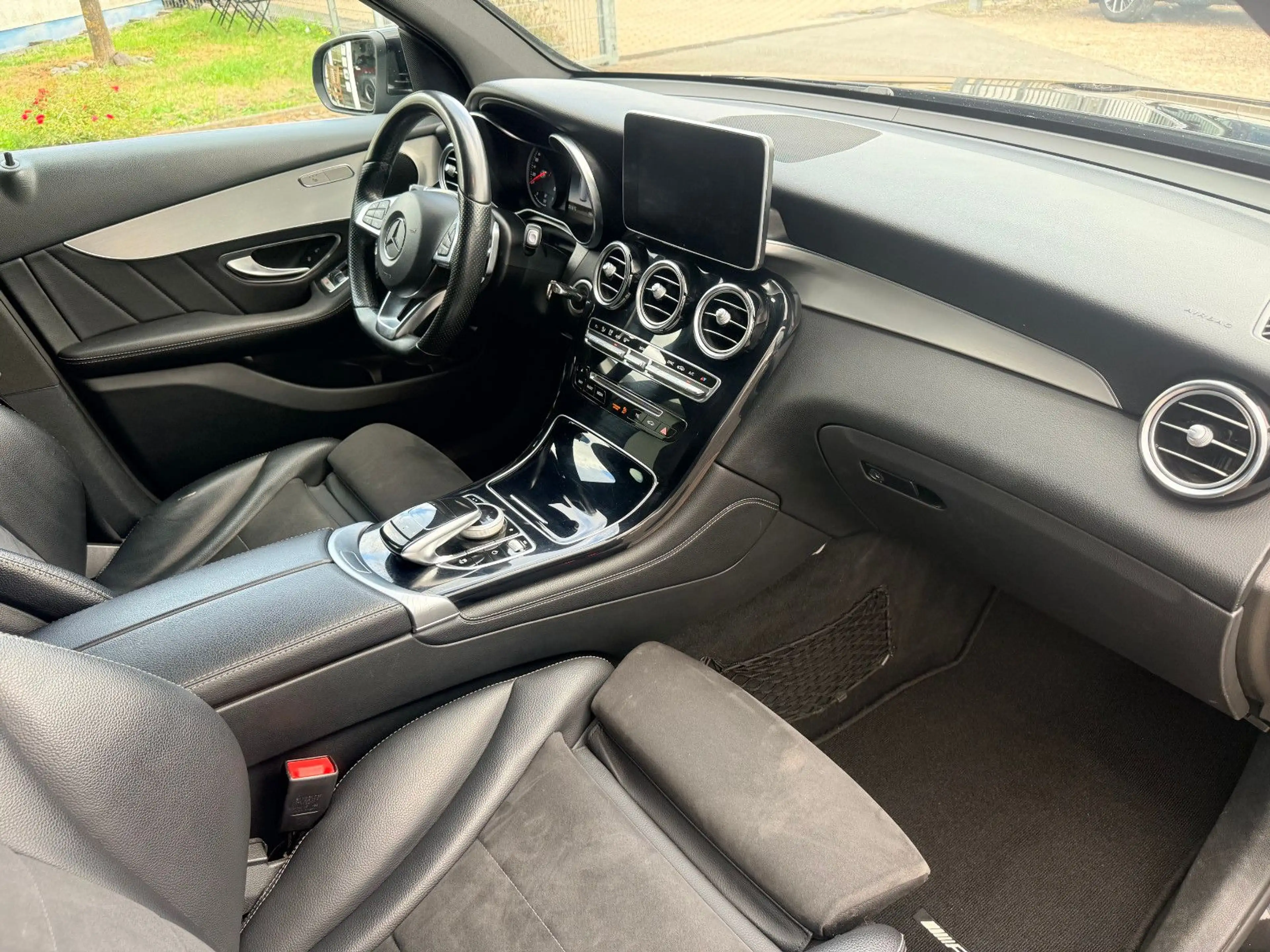Mercedes-Benz GLC 350 AMG Line 4Matic — photo 6