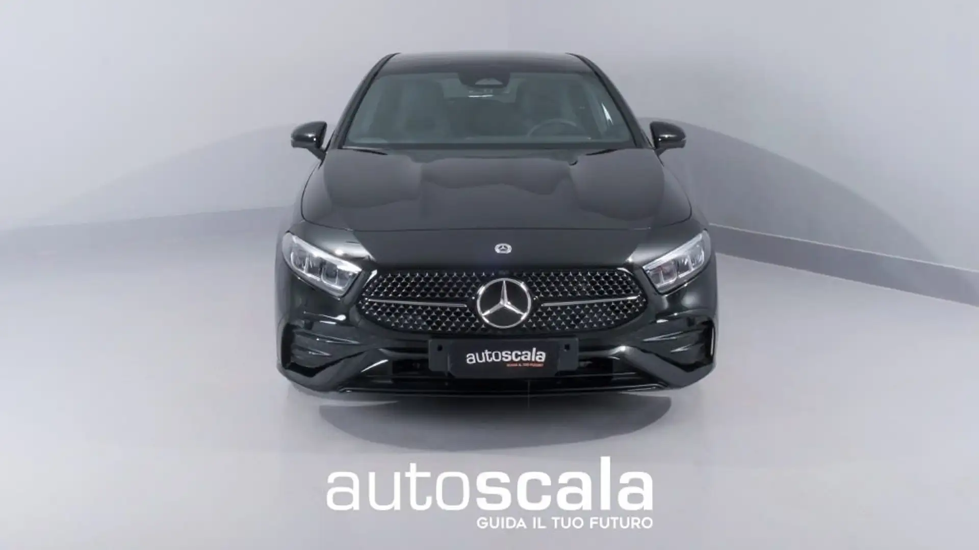 Mercedes-Benz A 200 Automatic d 4p. AMG Line Premium Negru - 2