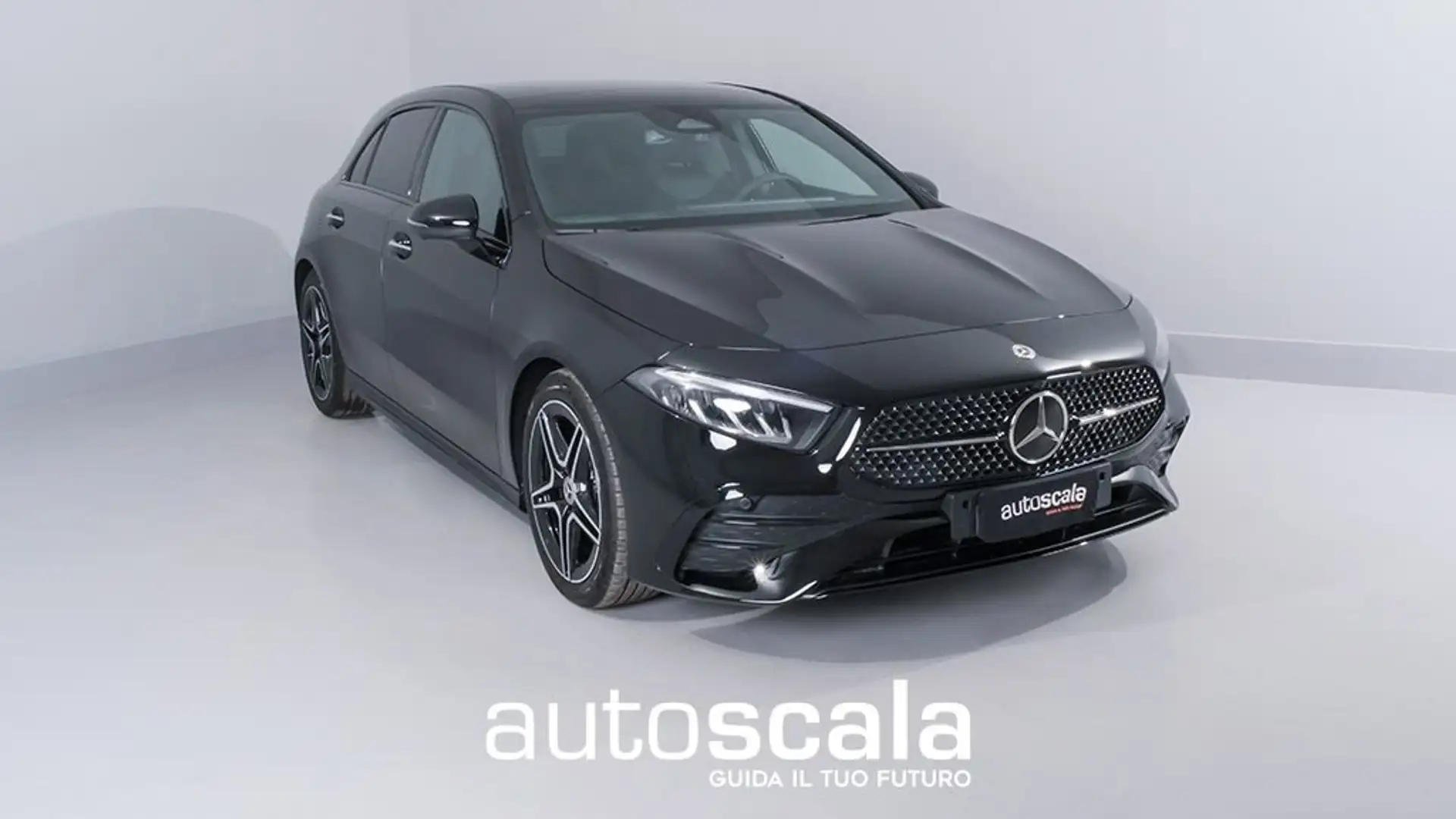 Mercedes-Benz A 200 Automatic d 4p. AMG Line Premium Negru - 1
