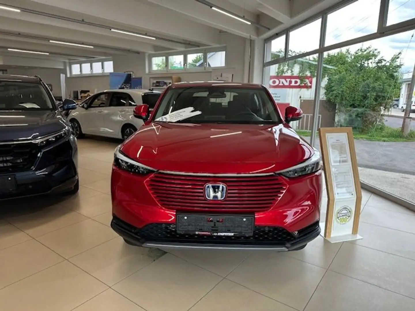 Honda HR-V 1,5 i-MMD Hybrid 2WD Elegance Aut. Červená - 2