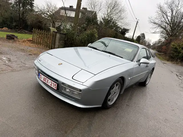 Porsche 944