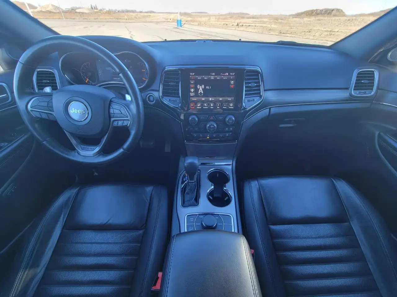 Jeep Grand Cherokee снимка Jeep Grand Cherokee
