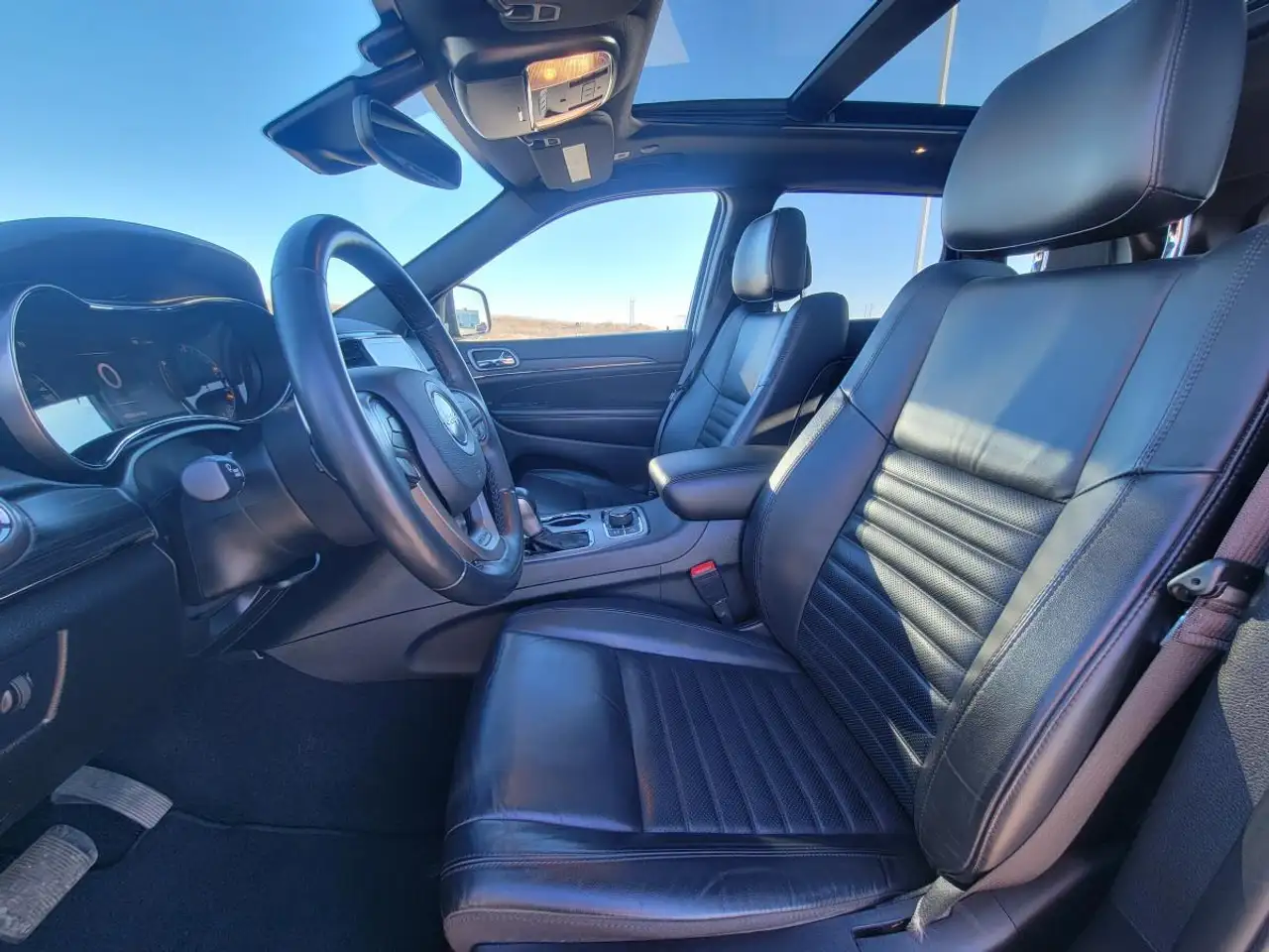 Jeep Grand Cherokee снимка Jeep Grand Cherokee