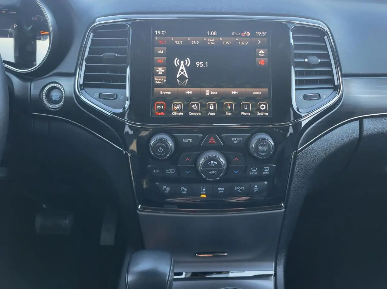 Jeep Grand Cherokee снимка Jeep Grand Cherokee