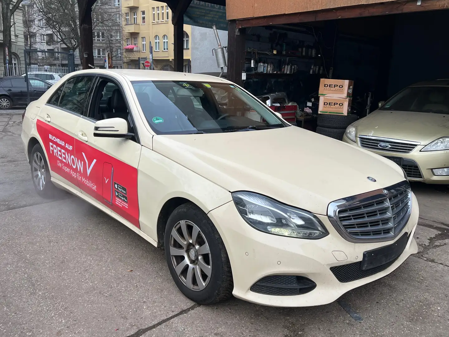 Mercedes-Benz E 200 E 200 BlueTec Limousine *Tot-Winkel+Euro6* 2015 Beige - 2