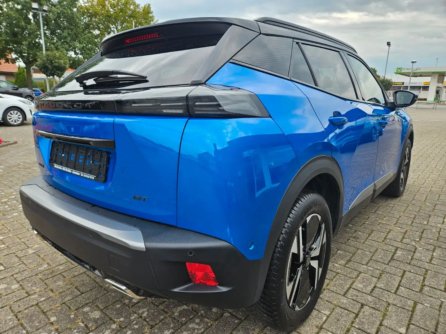 Peugeot 2008 GT KAM NAV LED ACC Blau - 2