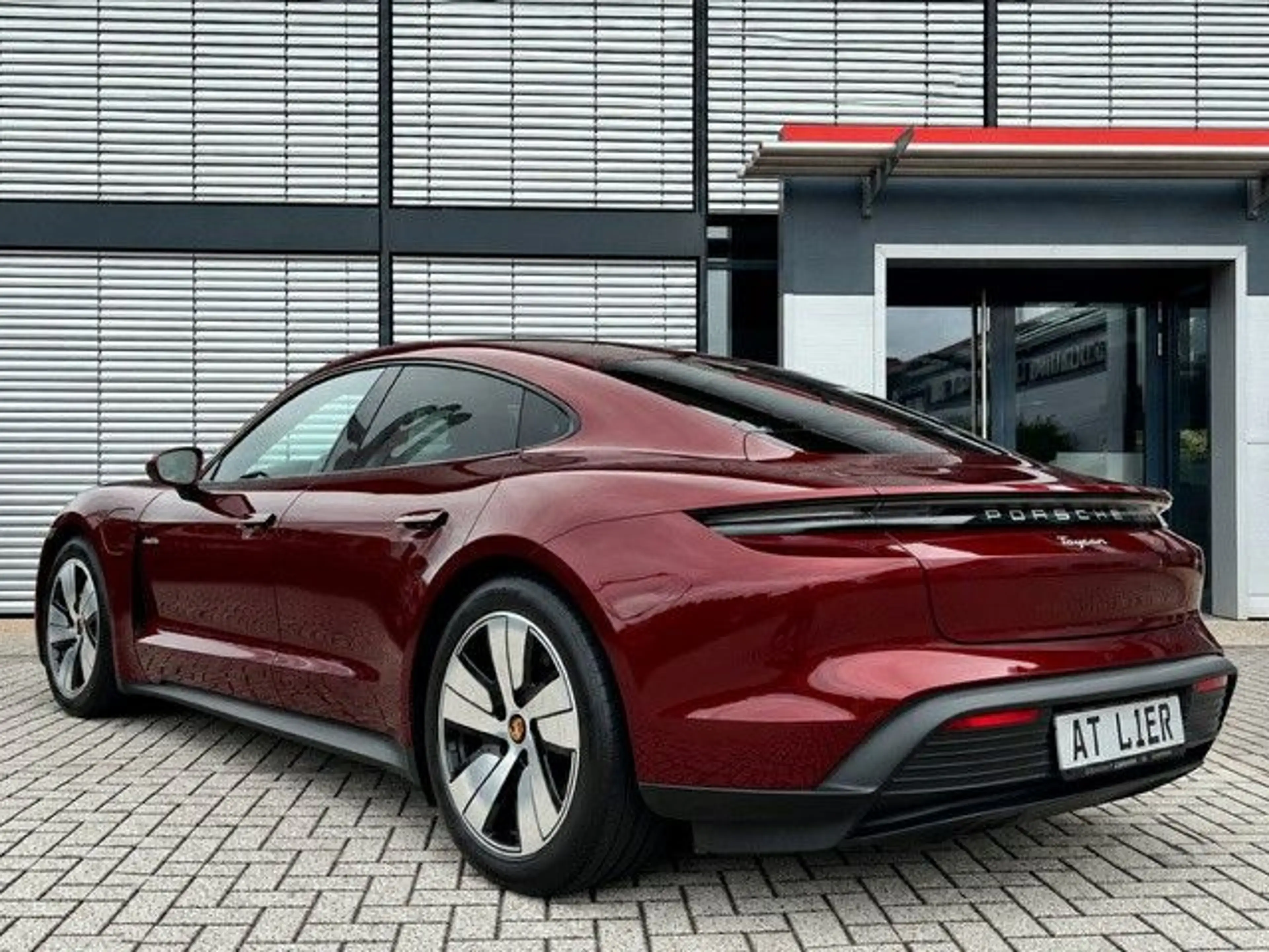 Porsche Taycan Performance Plus Luftfederung HUD ACC — photo 6