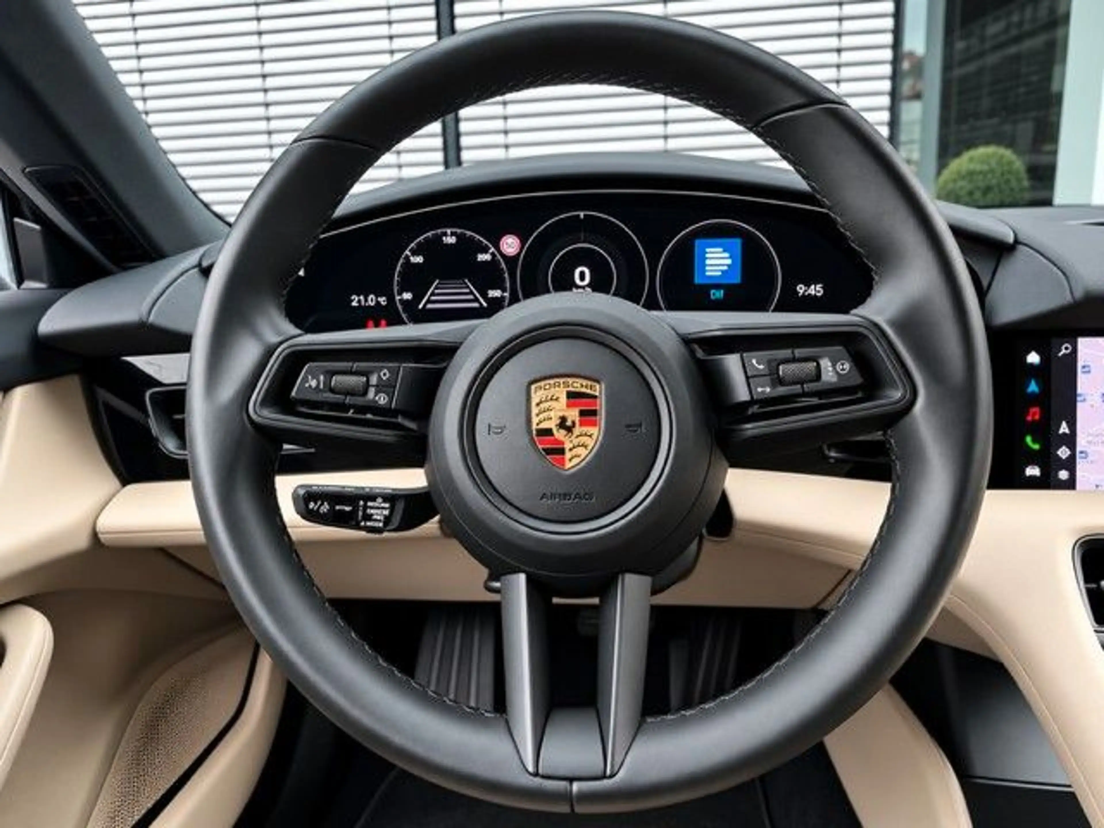 Porsche Taycan Performance Plus Luftfederung HUD ACC — photo 11
