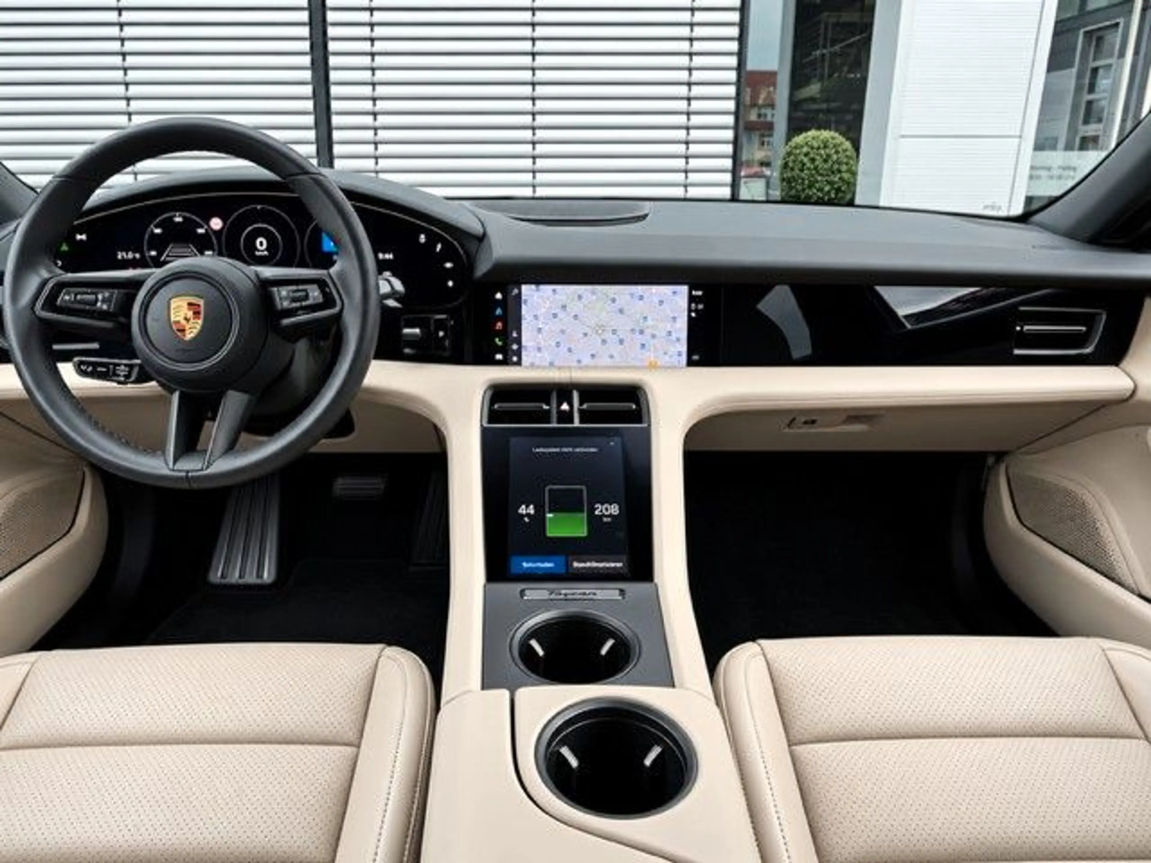 Porsche Taycan Performance Plus Luftfederung HUD ACC — photo 10