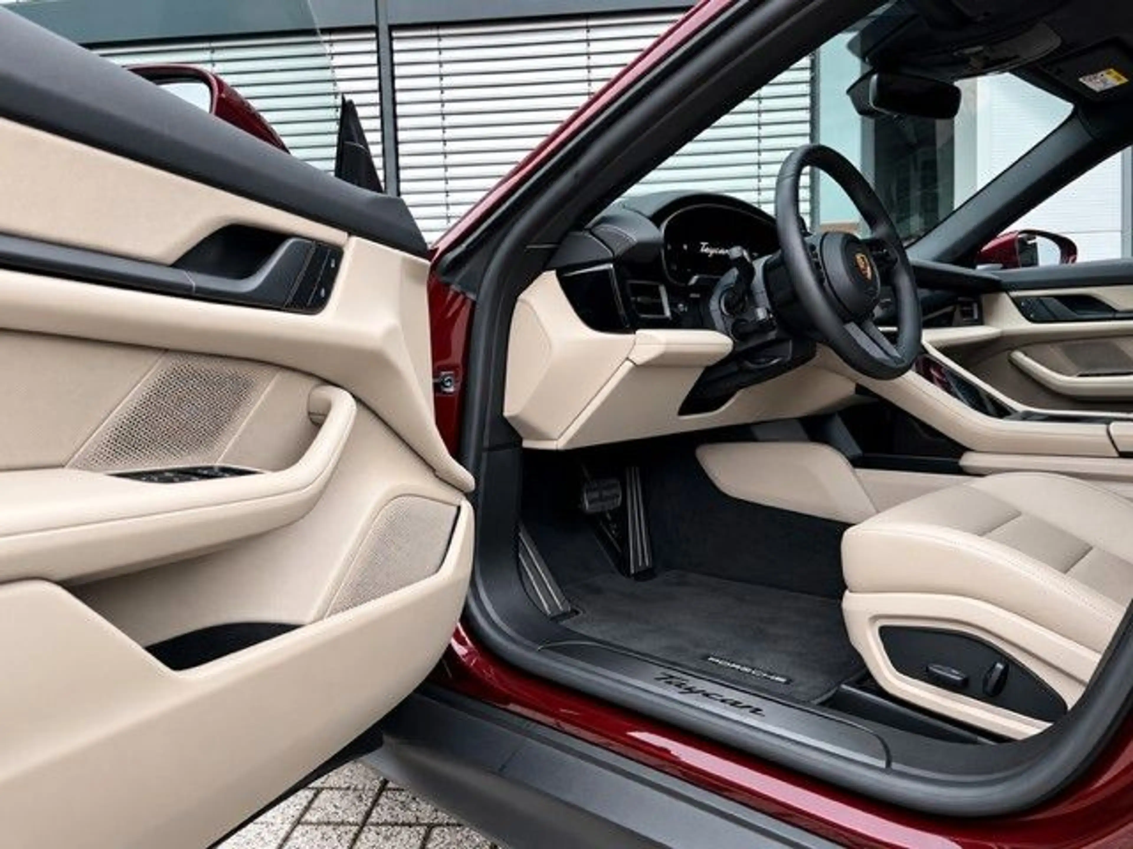 Porsche Taycan Performance Plus Luftfederung HUD ACC — photo 8