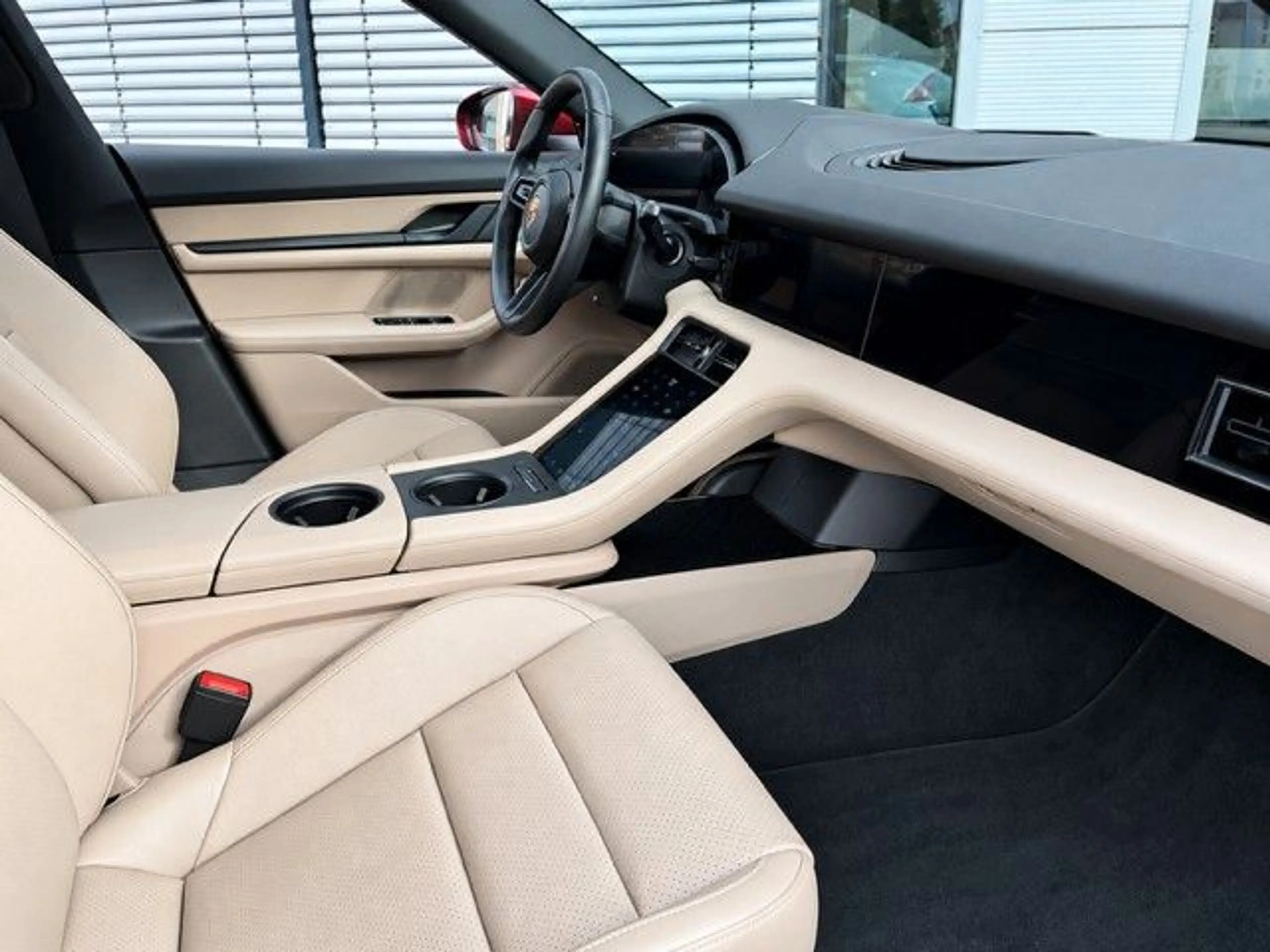 Porsche Taycan Performance Plus Luftfederung HUD ACC — photo 15