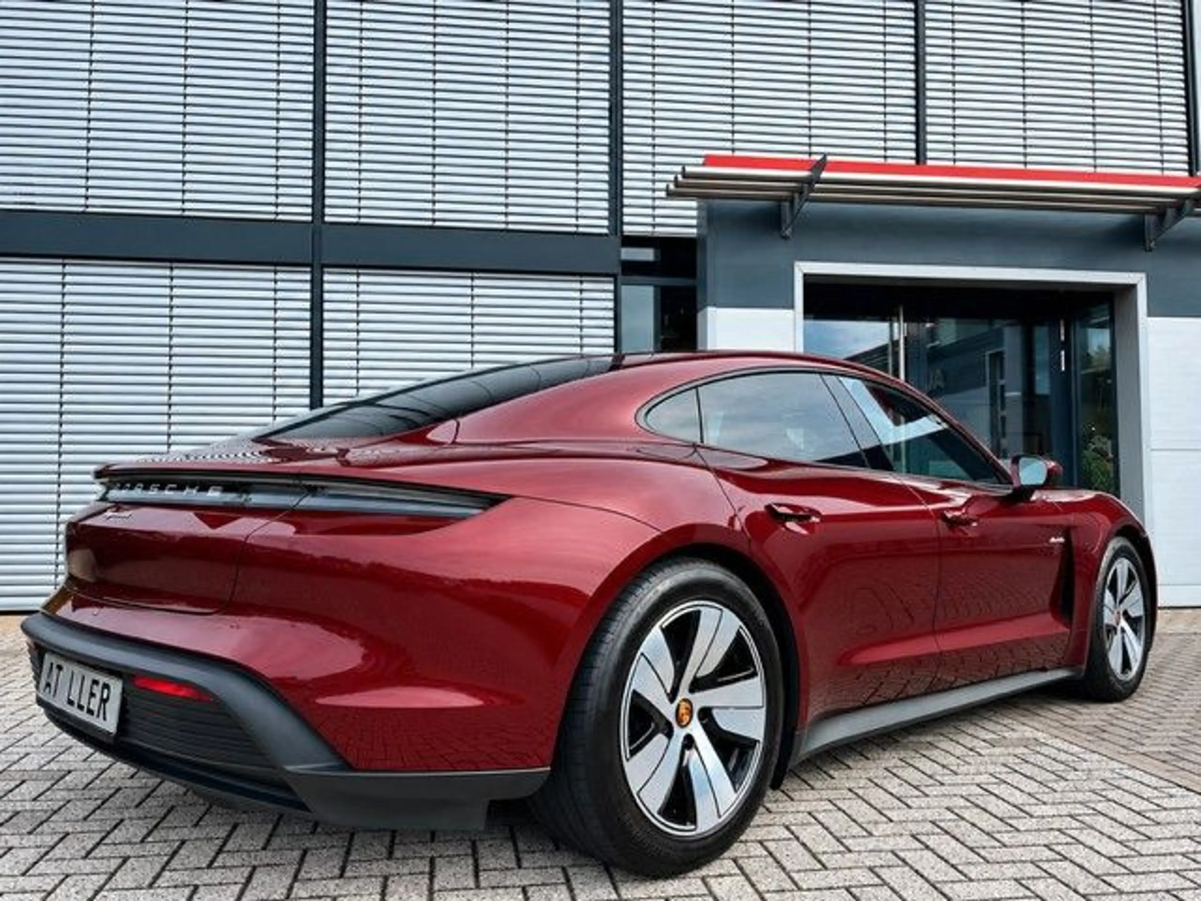 Porsche Taycan Performance Plus Luftfederung HUD ACC — photo 2