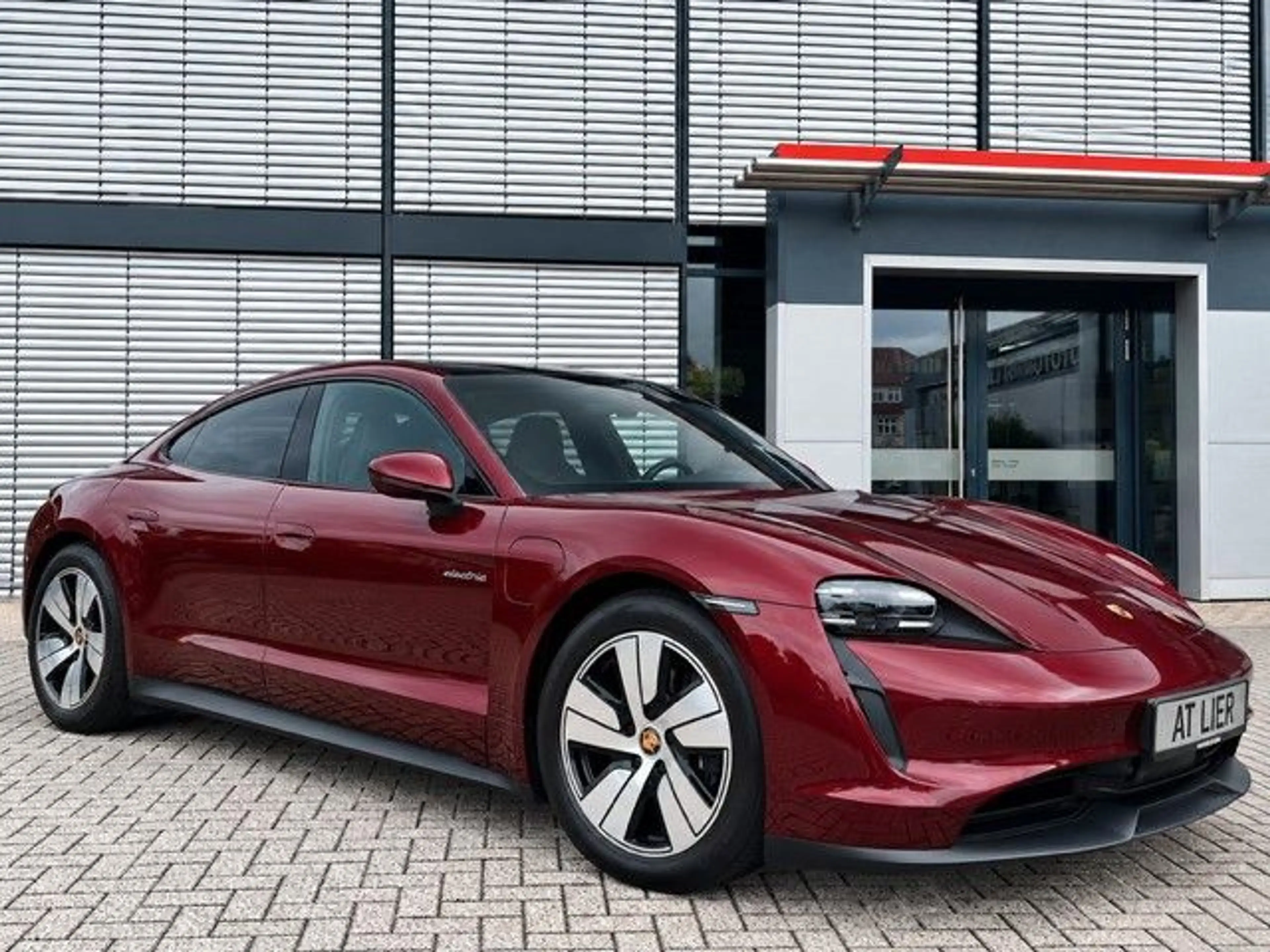 Porsche Taycan Performance Plus Luftfederung HUD ACC — photo 5