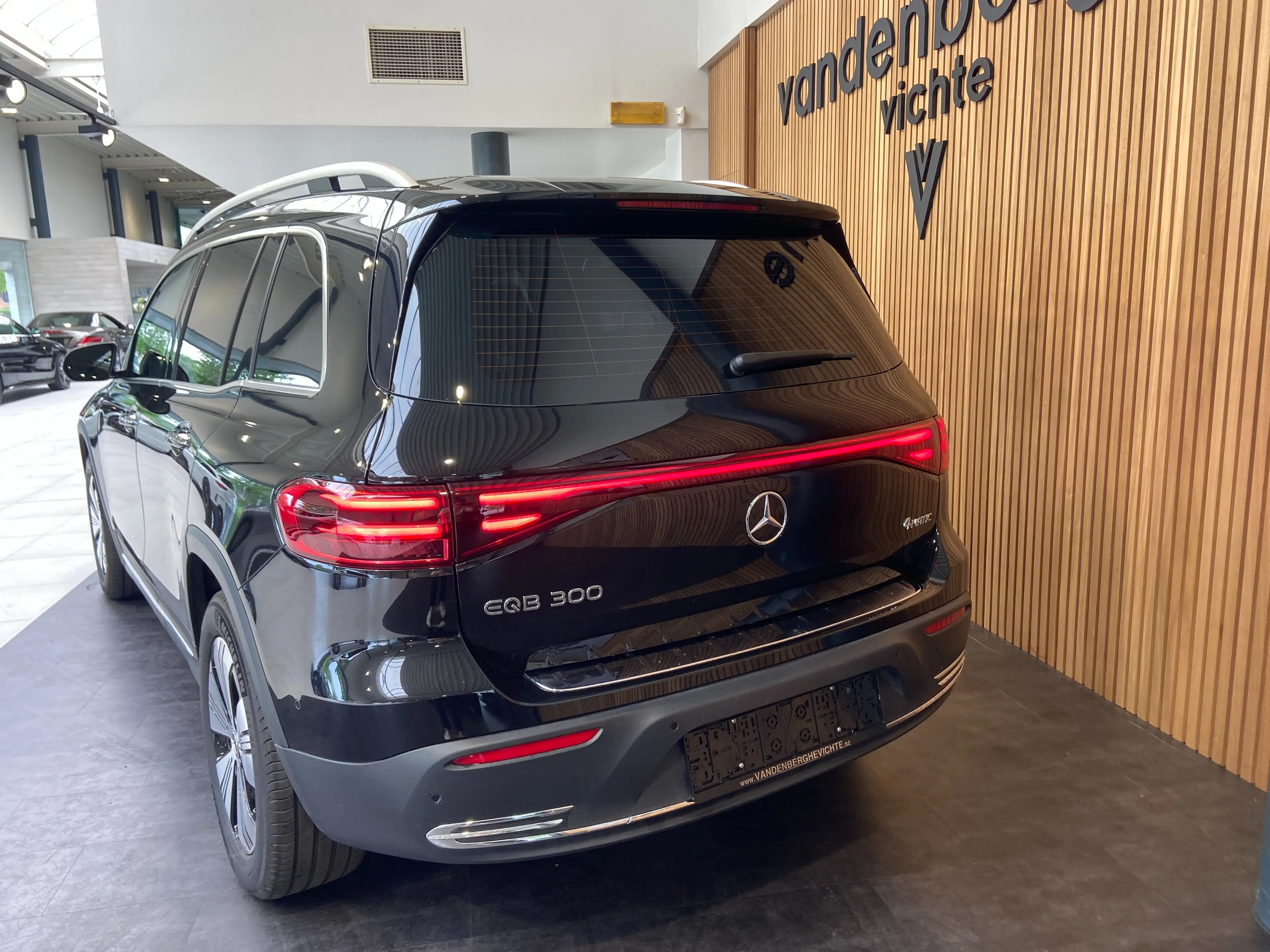 Mercedes-Benz EQB 300 EQB 66.5 kWh 300 4-Matic Luxury Line — photo 4