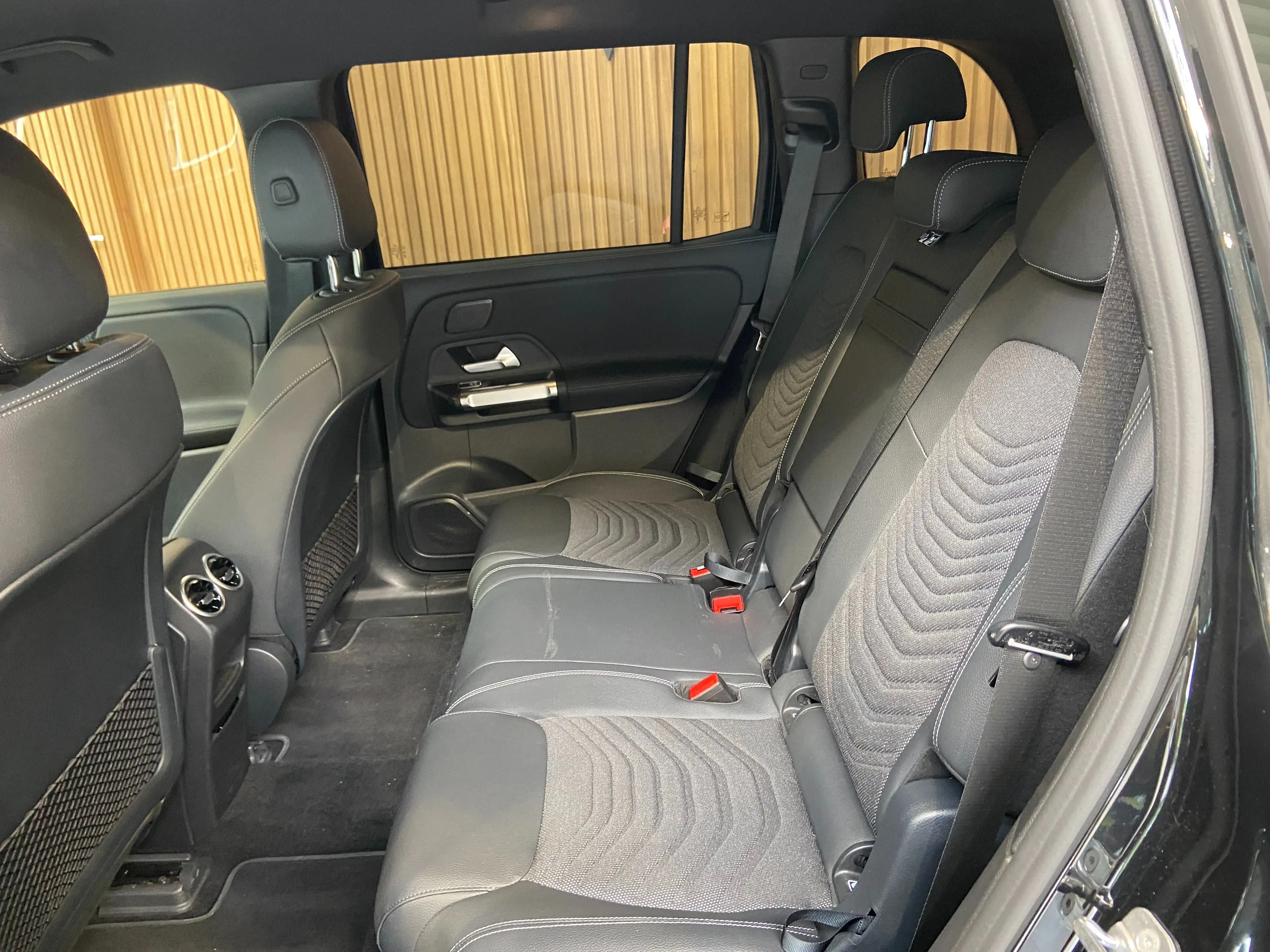 Mercedes-Benz EQB 300 EQB 66.5 kWh 300 4-Matic Luxury Line — photo 5