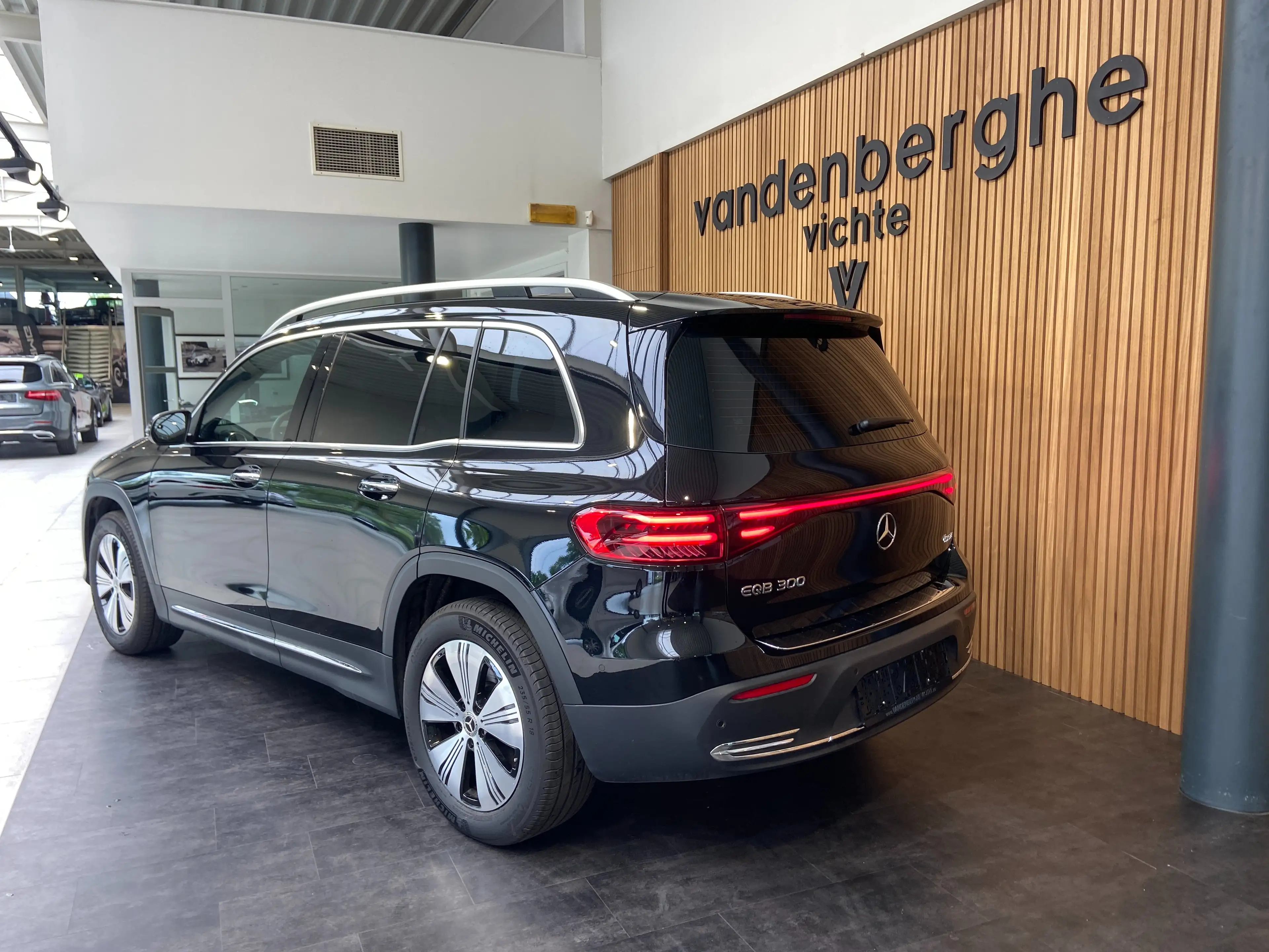 Mercedes-Benz EQB 300 EQB 66.5 kWh 300 4-Matic Luxury Line — photo 3