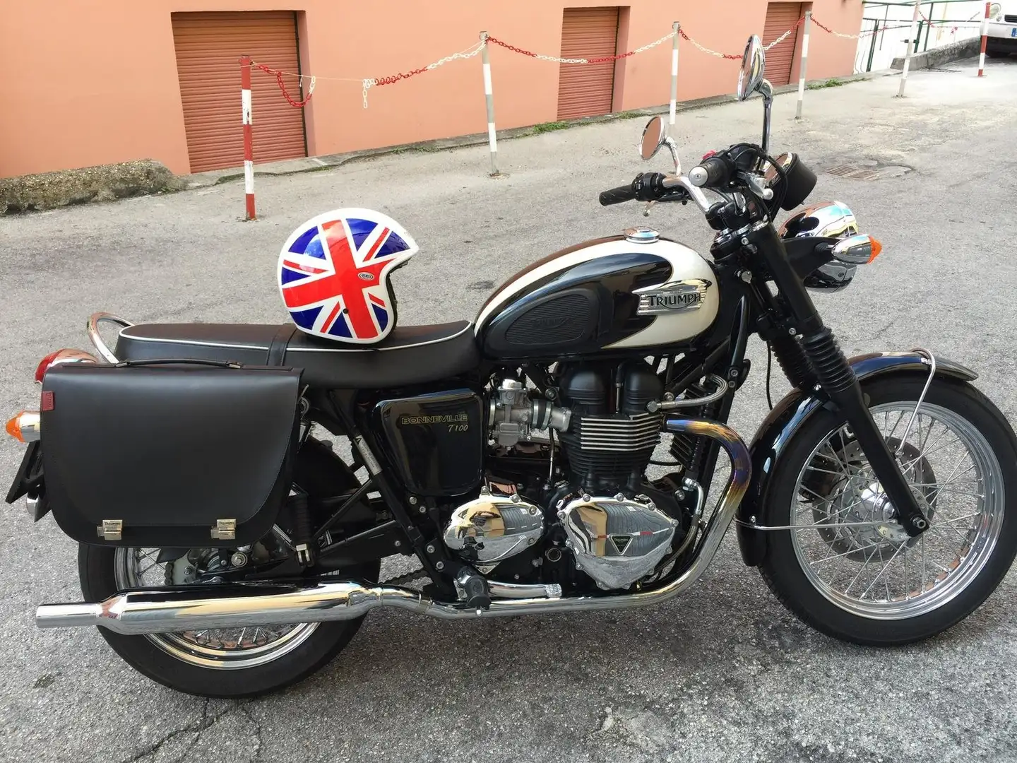 Triumph Bonneville T100 TRIUMPH MOTORCYCLES LIMITED Zwart - 1