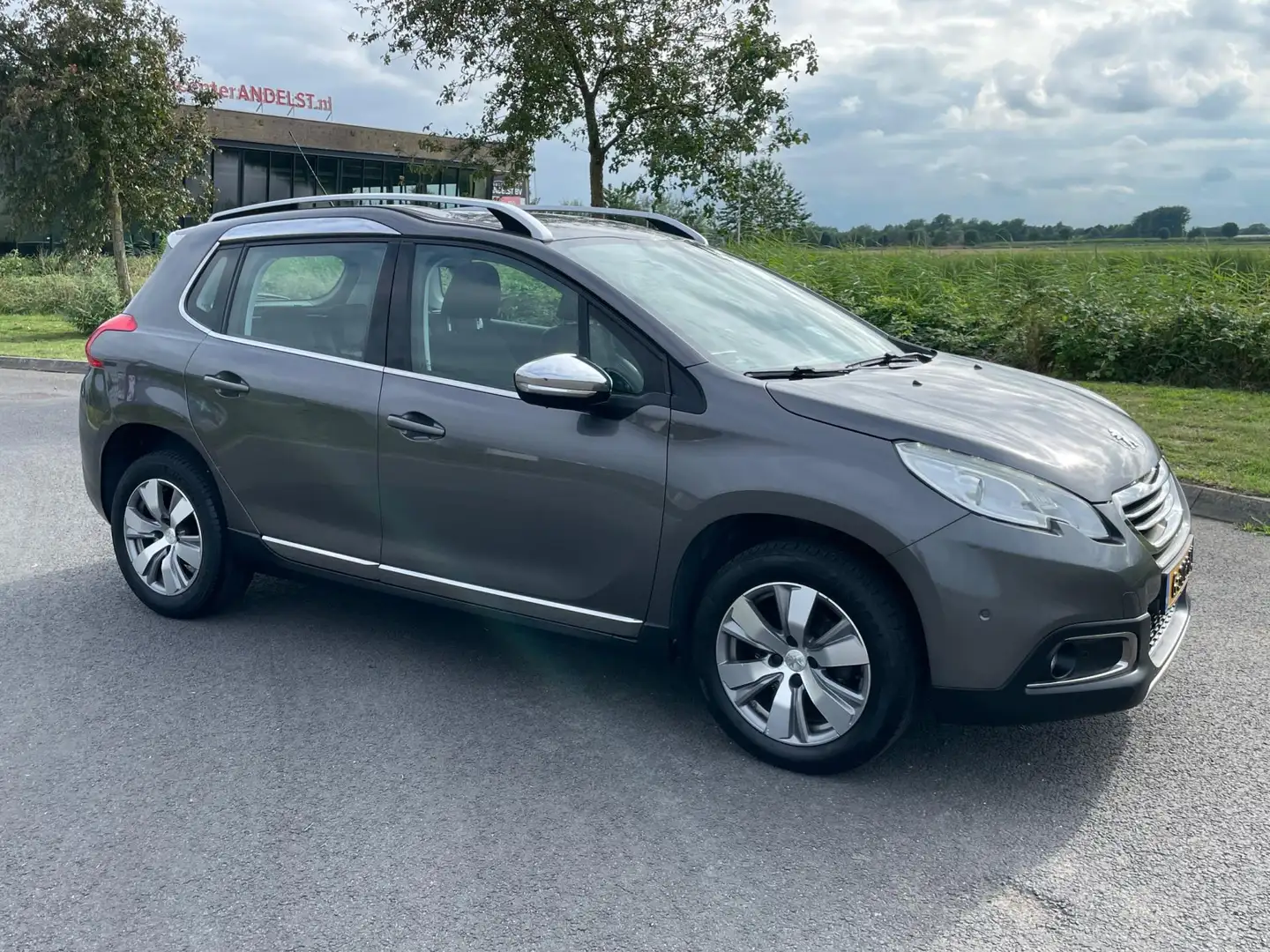 Peugeot 2008 1.2 PureTech Active, Cruise, Pdc, Navi, Lmv, Half Gris - 2