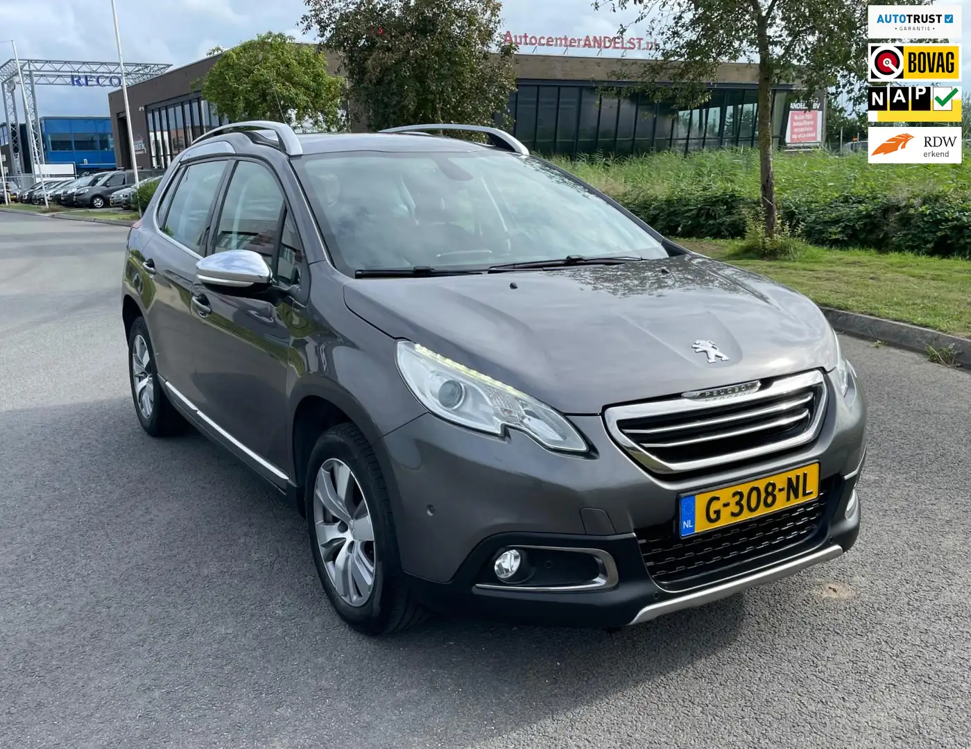 Peugeot 2008 1.2 PureTech Active, Cruise, Pdc, Navi, Lmv, Half Gris - 1
