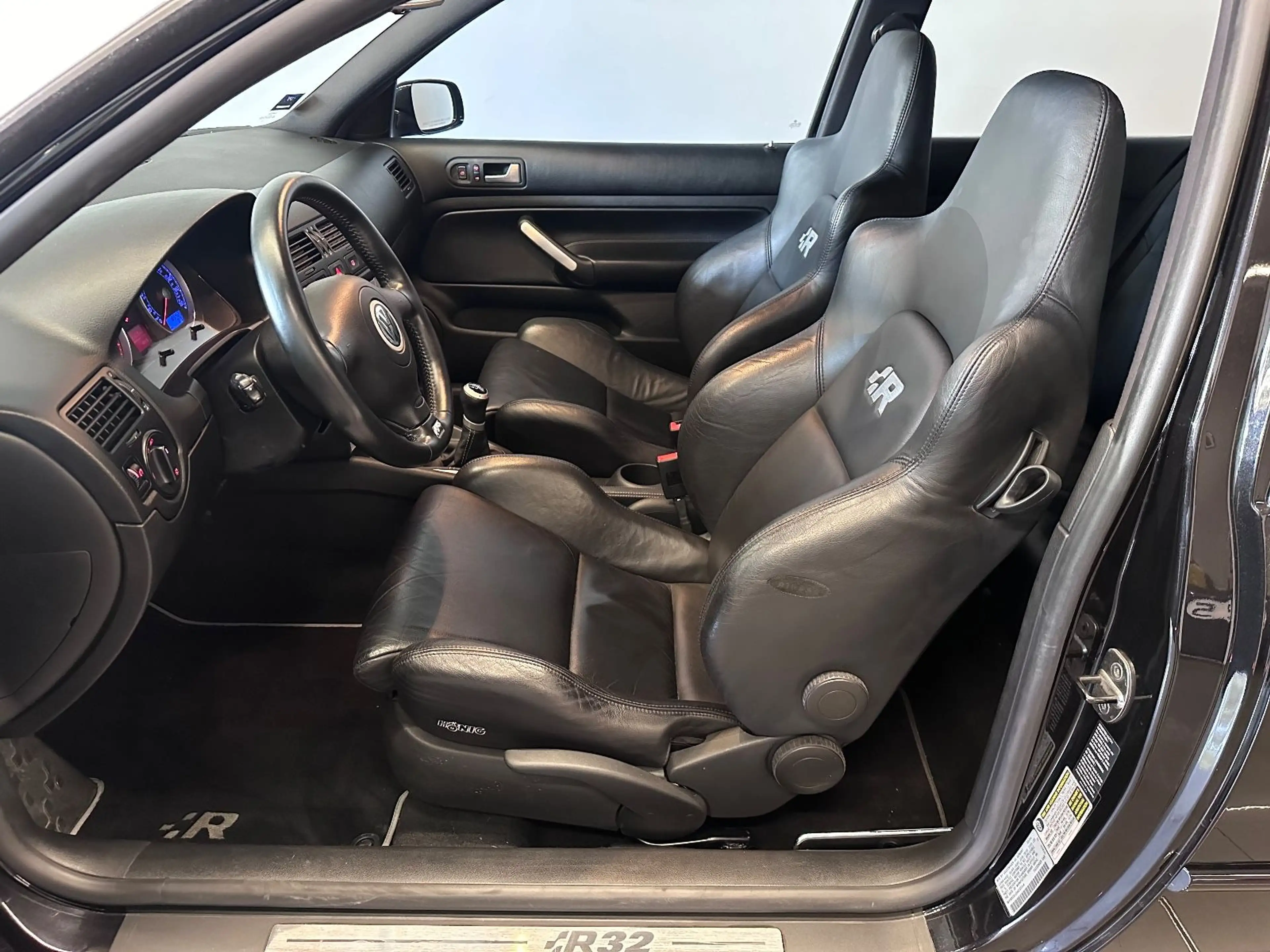 Volkswagen Golf 4 R32 4mot.1.Hd. Org.13.700KM Neuzustand — photo 11