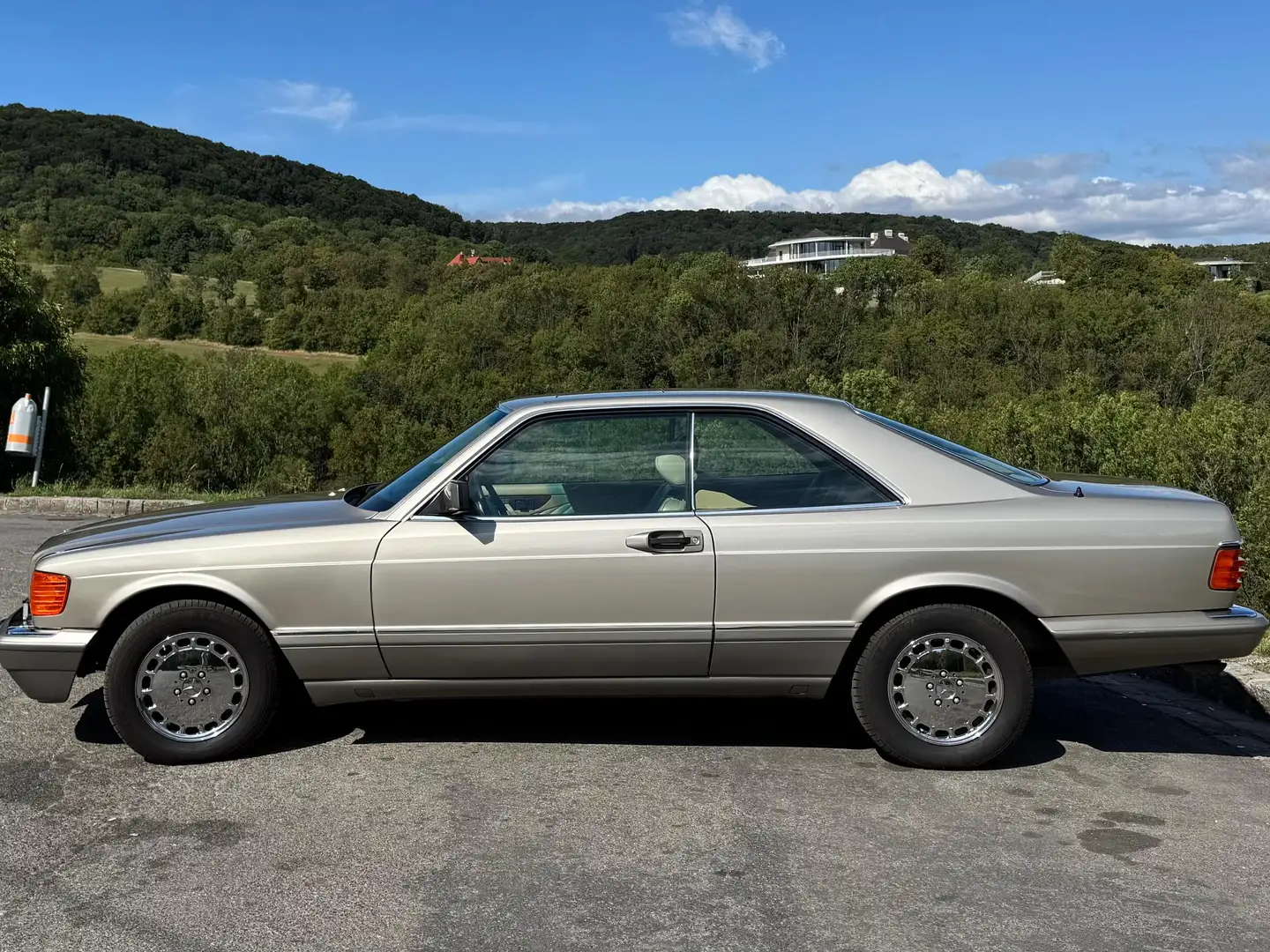 Mercedes-Benz 560 560 SEC Coupé Aut. - 2