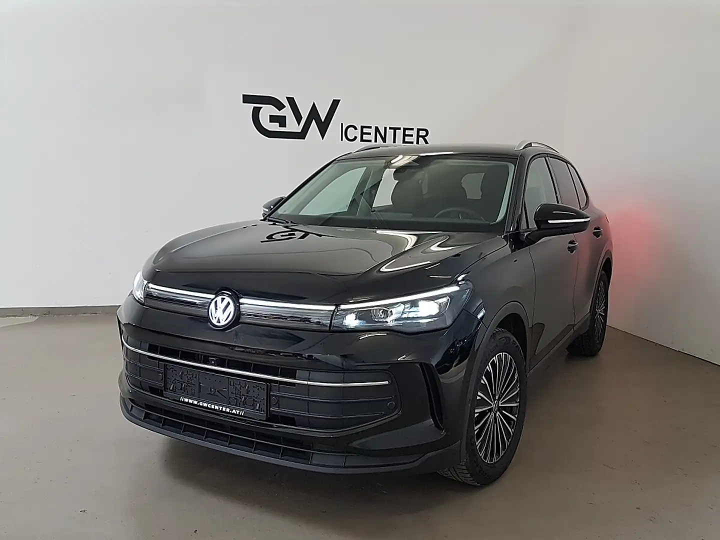Volkswagen Tiguan 1.5 eTSI Life LED Plus ACC AHK Teilleder 360° Schwarz - 1