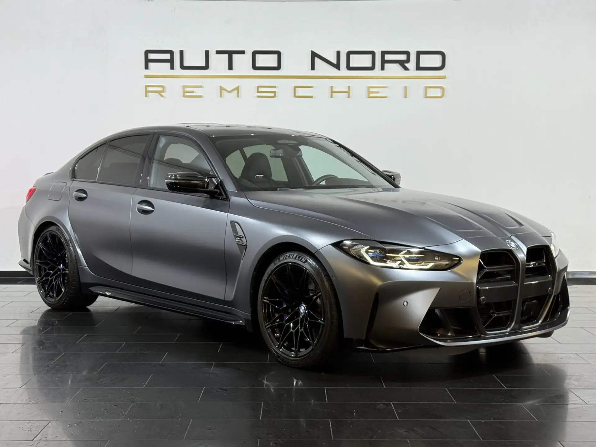 BMW M3 Sedan 2022 건메탈 사진 3