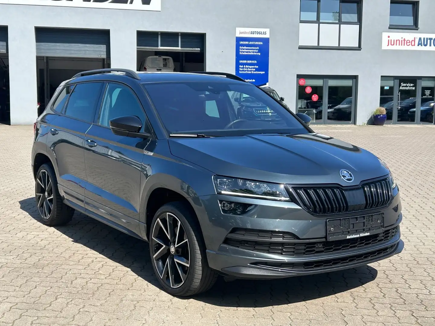 Skoda Karoq 1.5 TSI Sportline °ACC°VC° Grau - 2